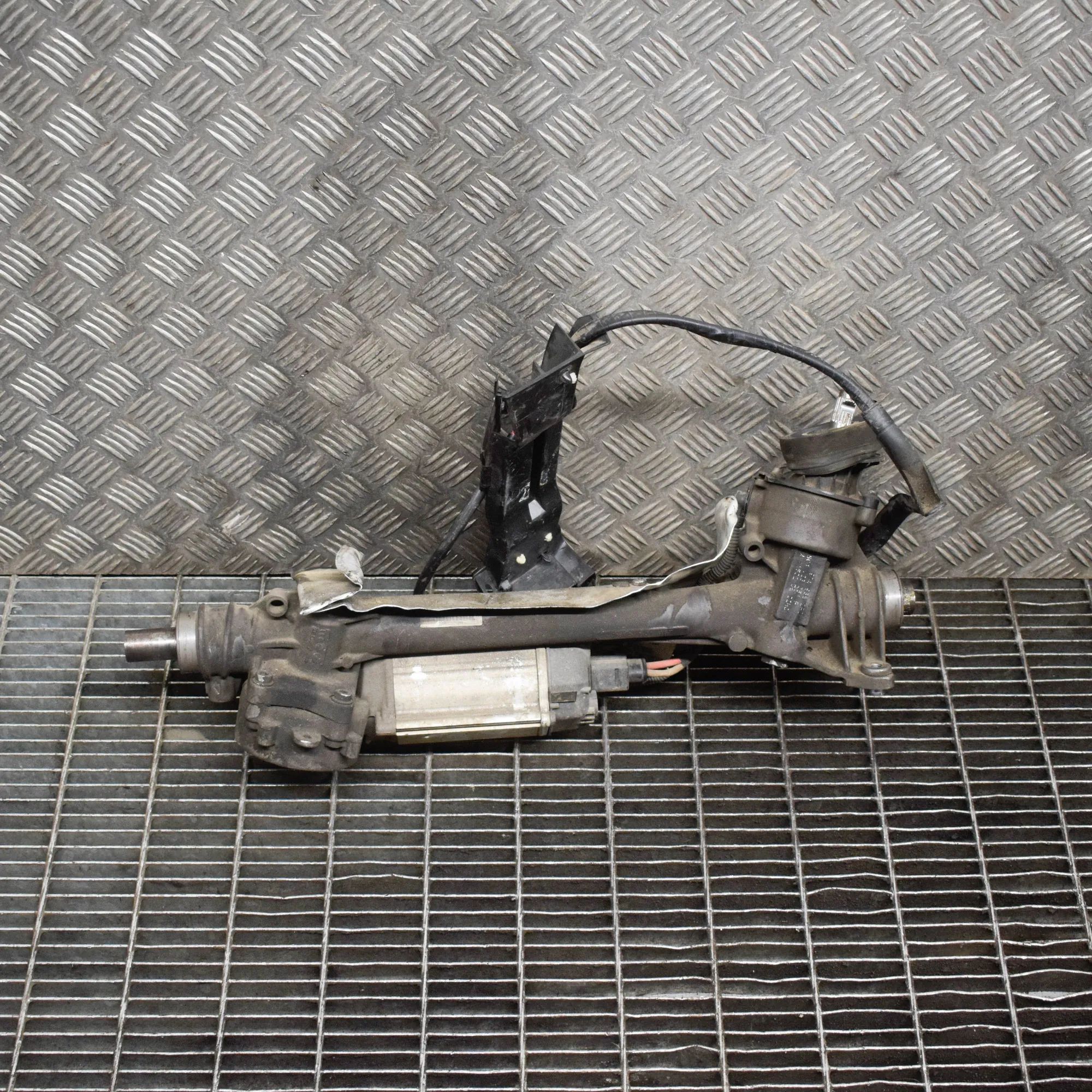Volkswagen Jetta ohjaushammastanko Steering Rack — VW JETTA (MK6 162, 163) (2010-....