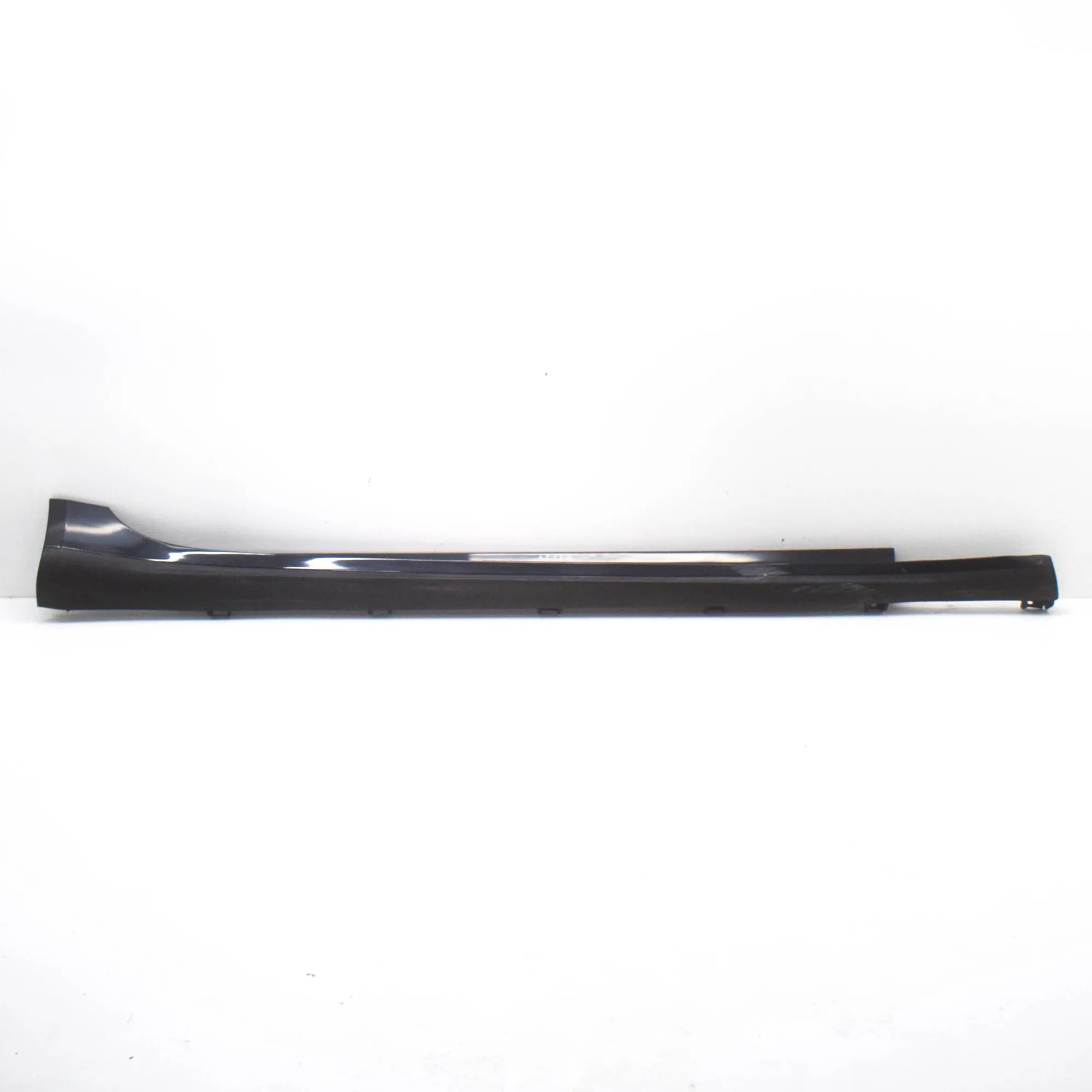 Maserati Quattroporte Right Side Plastic Sideskirt Cover Right Side Plastic Sideskirt Cover — MASERATI Q...