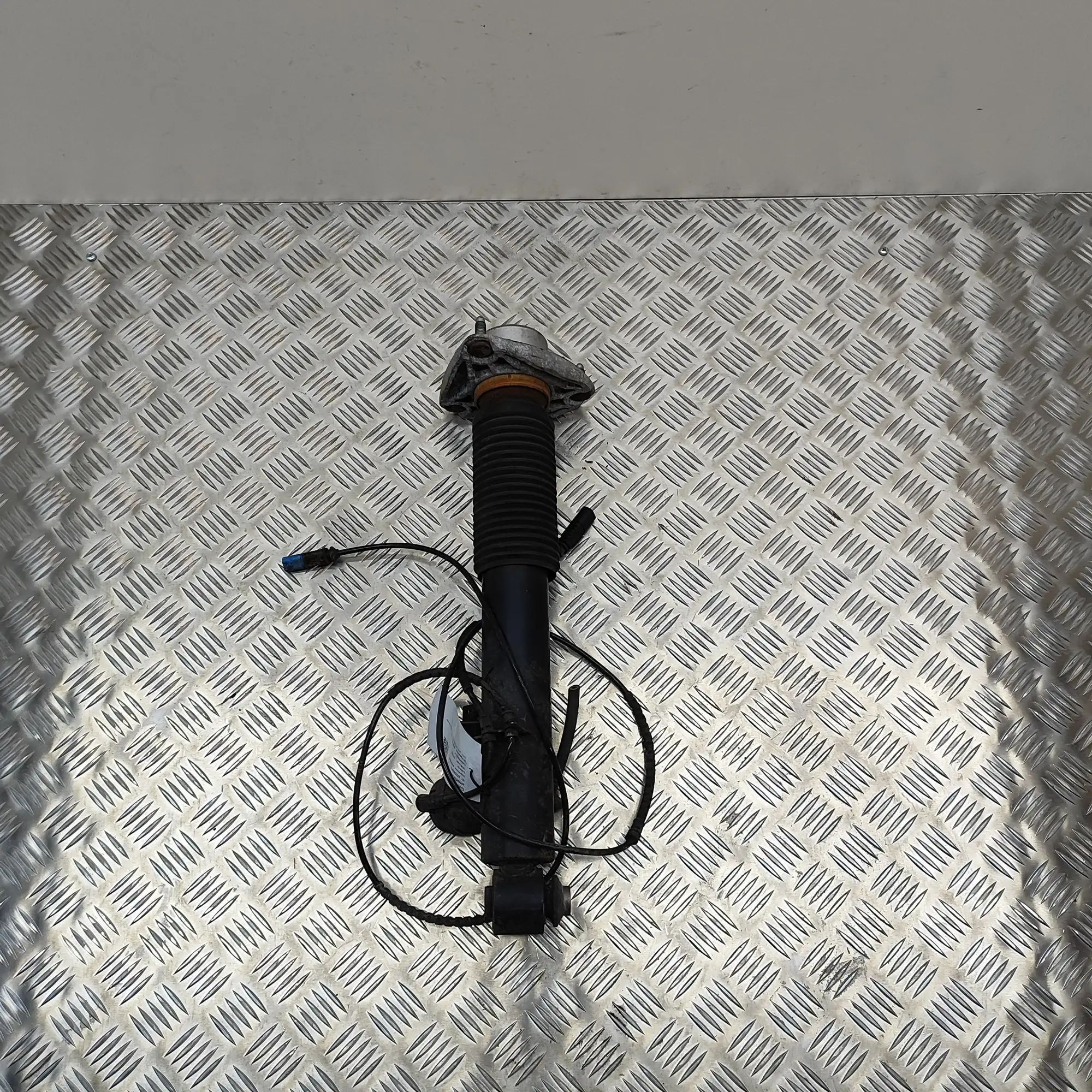 BMW X5 (F15) Shock absorber — rear right Shock absorber — rear right — BMW X5 (F15, F85)...