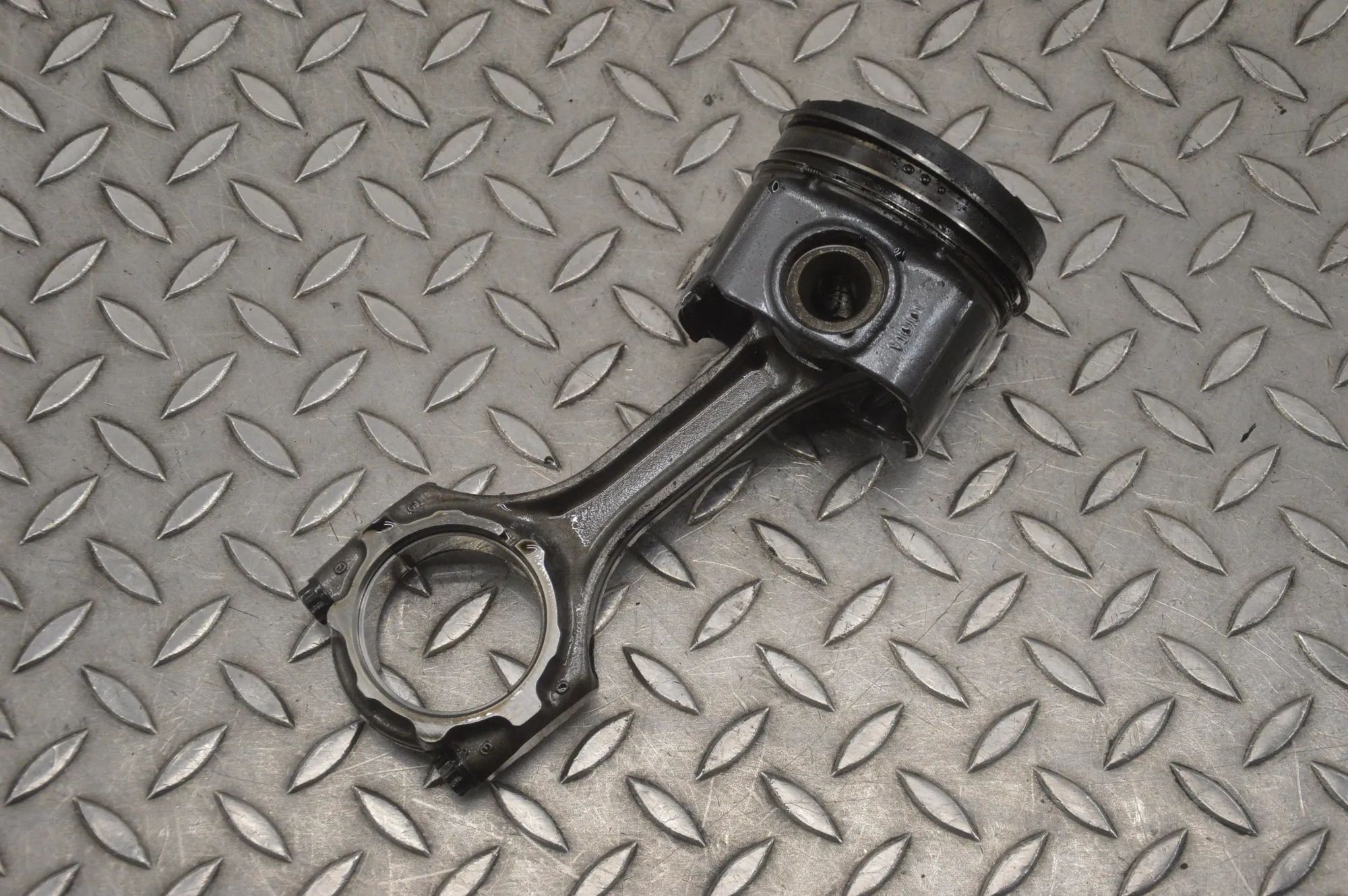 Toyota Land Cruiser 150 Piston Piston — TOYOTA LAND CRUISER (_J15_) (2009-...)...