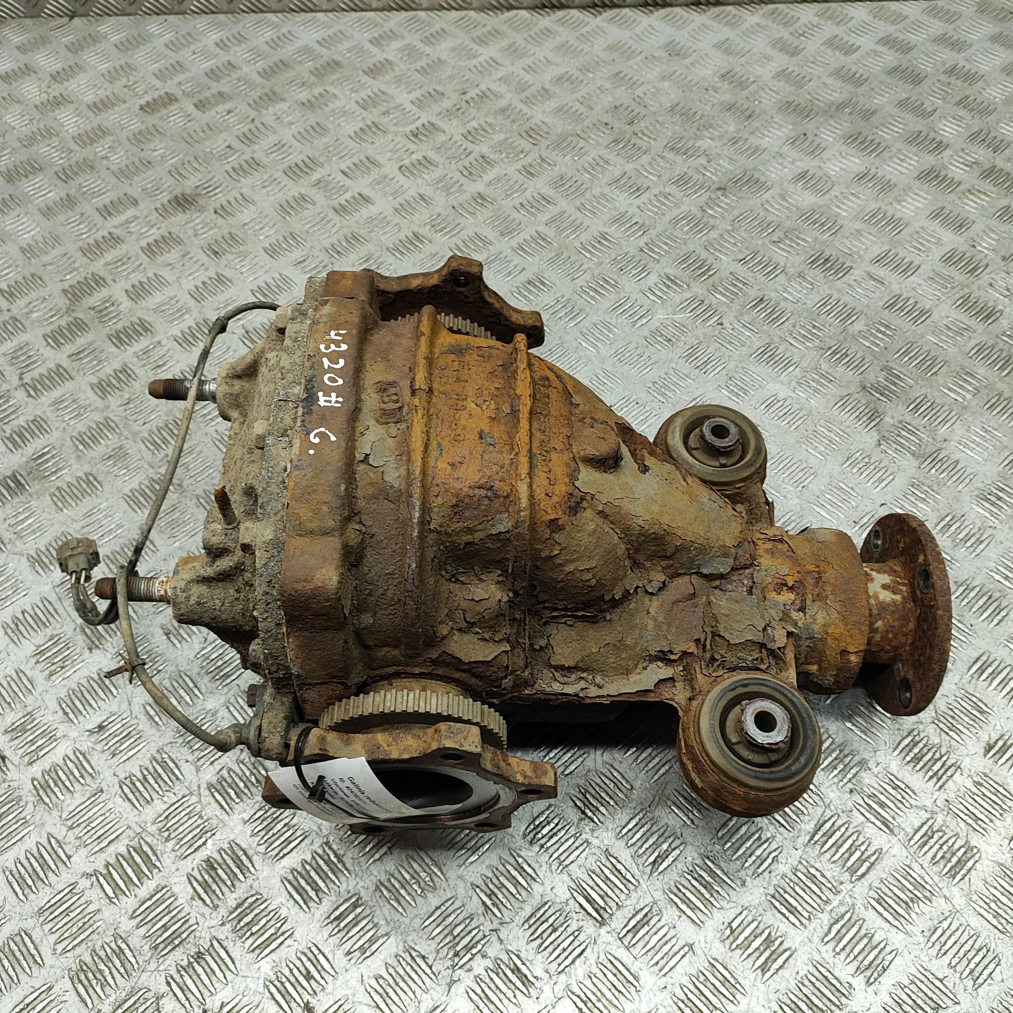 Nissan Pathfinder (R51) tagadiferentsiaal Rear differential — NISSAN PATHFINDER (III R51)...