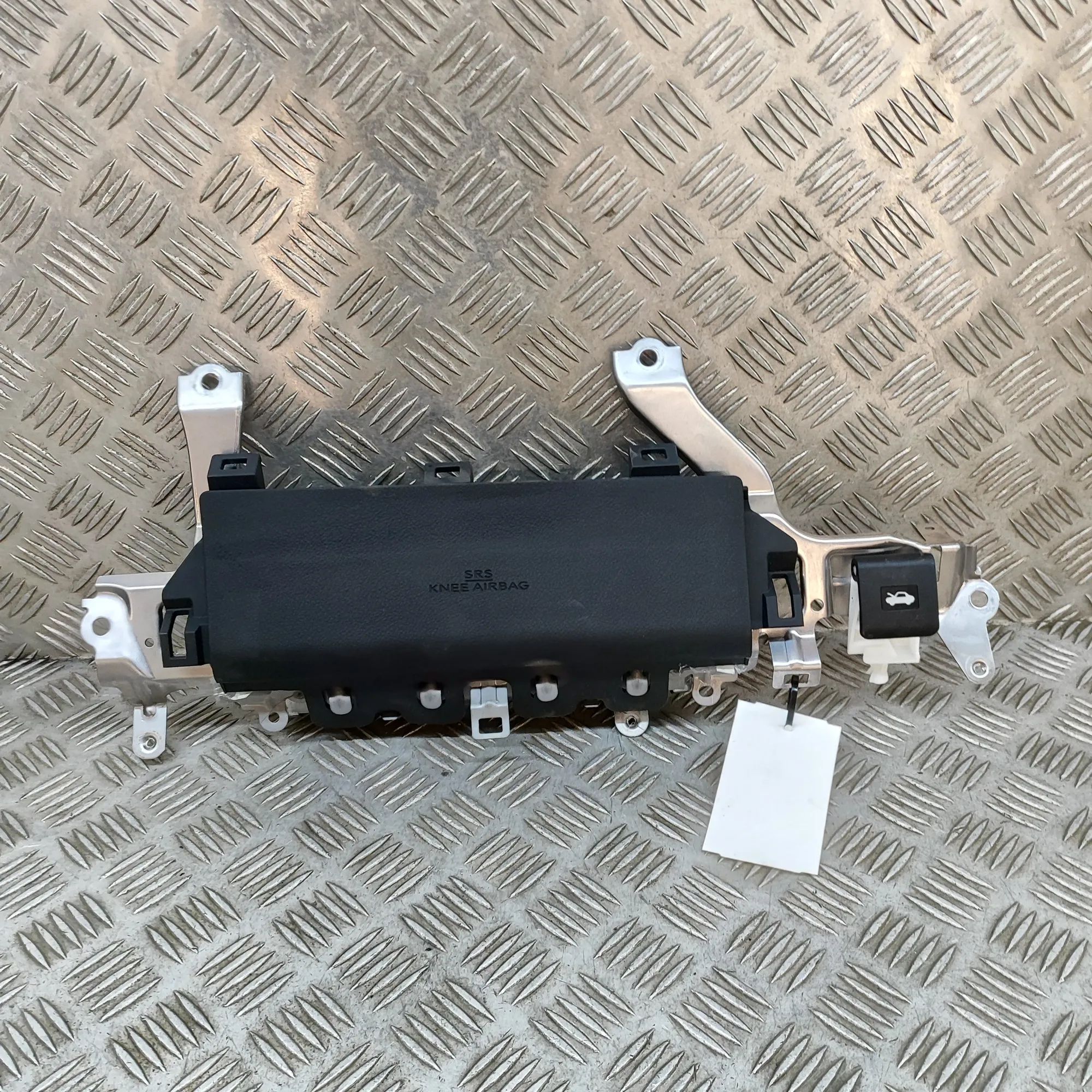Lexus GS Knee Safety Bag SRS Knee Safety Bag SRS — LEXUS GS (_L1_) (2011-......