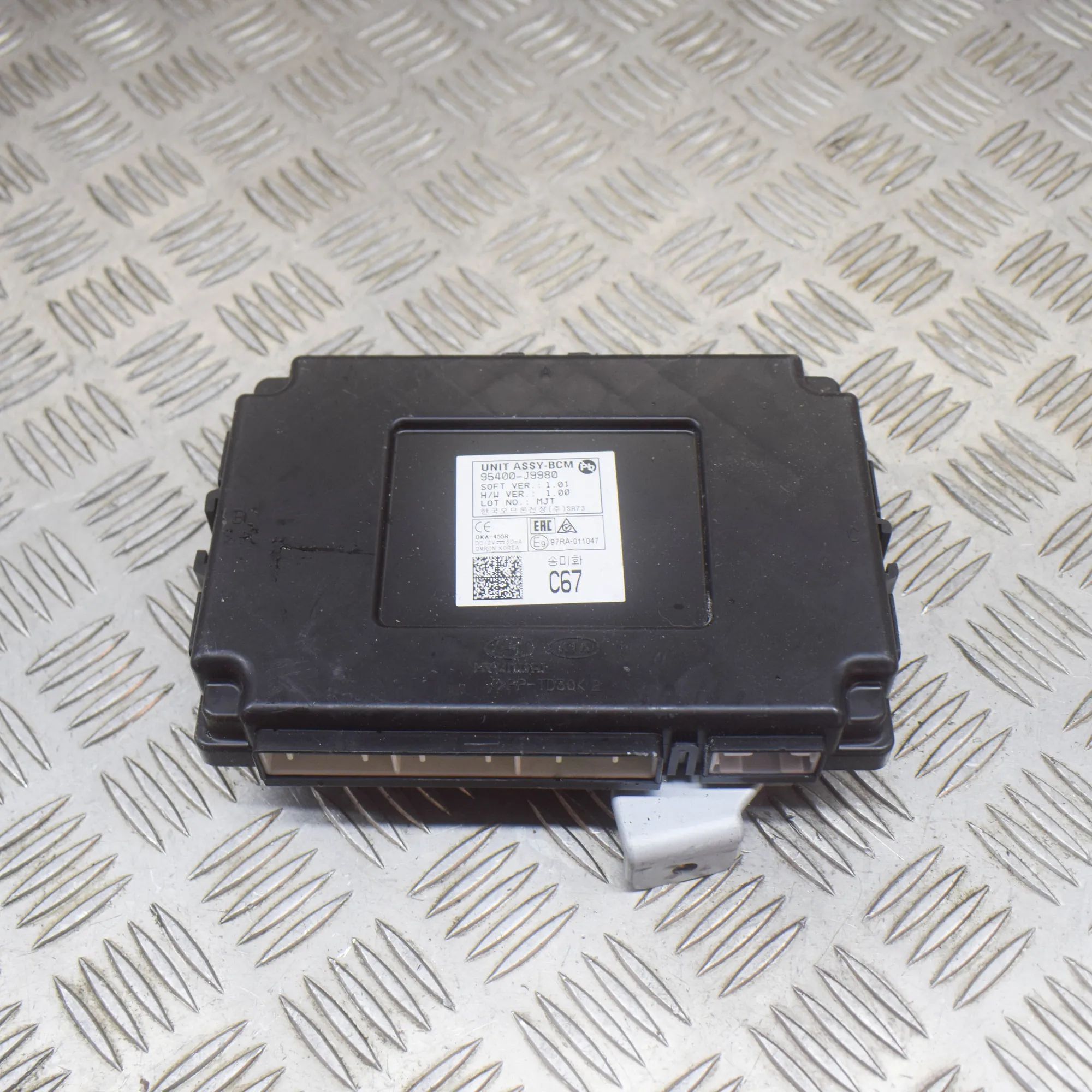 Hyundai Kona Comfort Control Unit Comfort Control Unit — HYUNDAI KONA (2017-...) ...