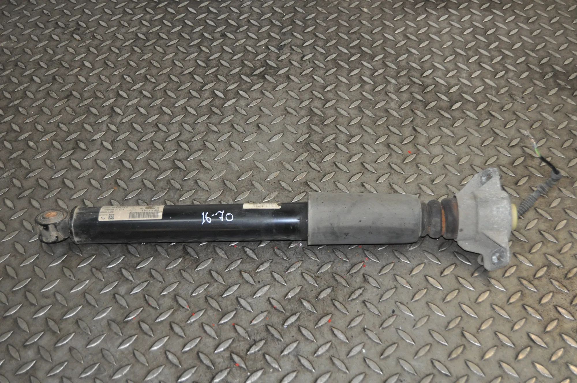 Porsche Macan Shock absorber — rear left Shock absorber — rear left — PORSCHE MACAN (95B...