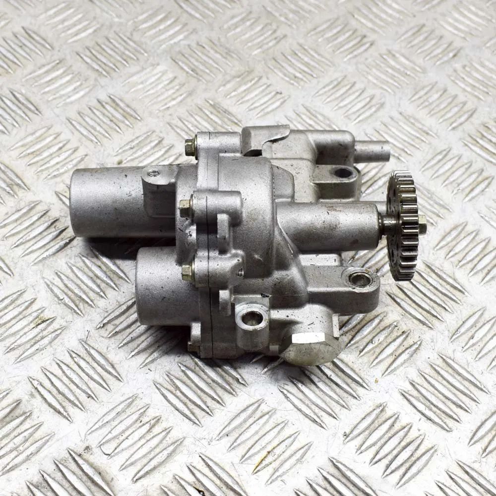 Jaguar XF Oil Pump Oil pump — JAGUAR XF (X250) (2008-2015) — 8W93-...