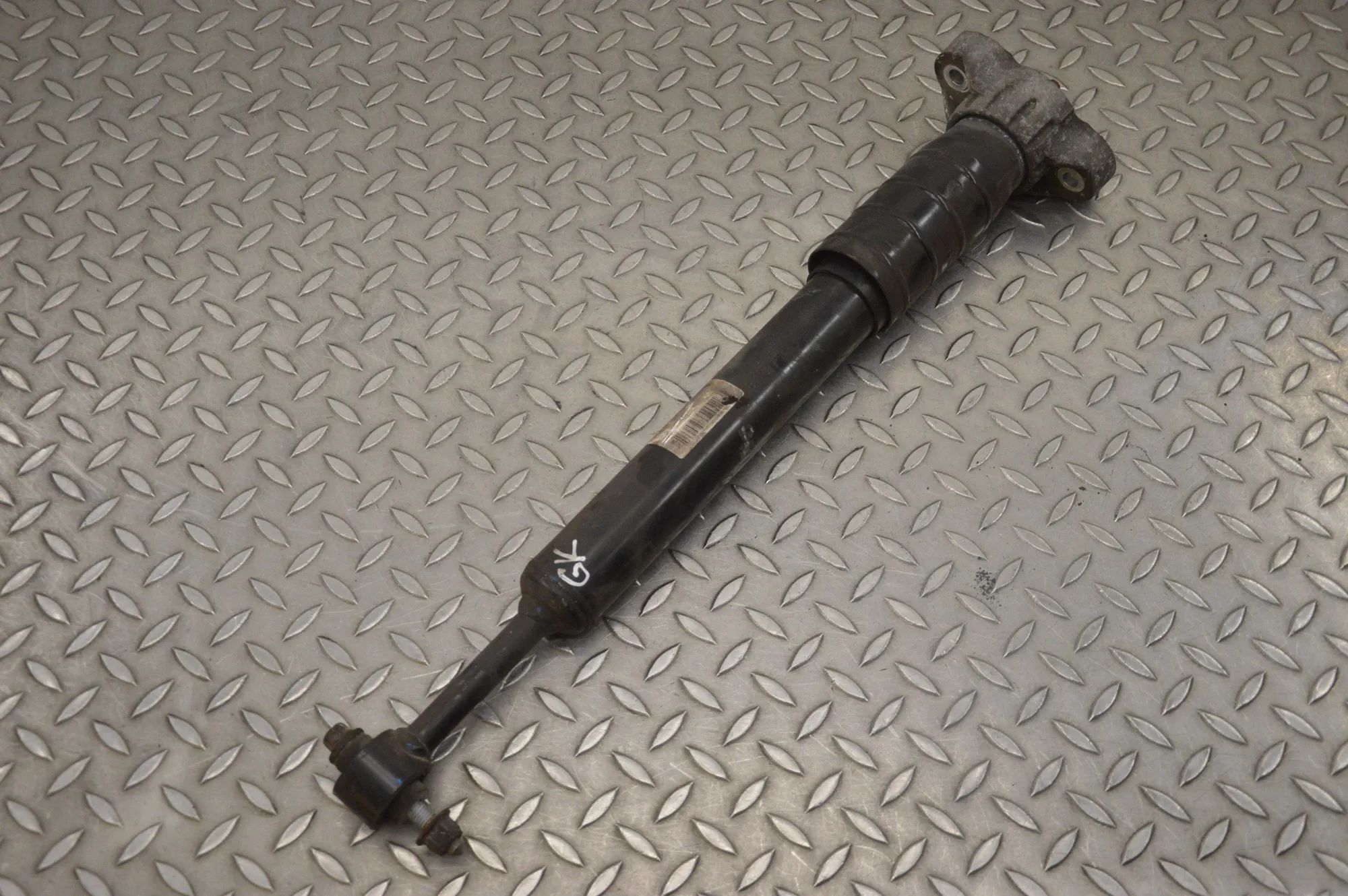 Maserati Ghibli Shock absorber — rear left Shock absorber — rear left — MASERATI GHIBLI (M...