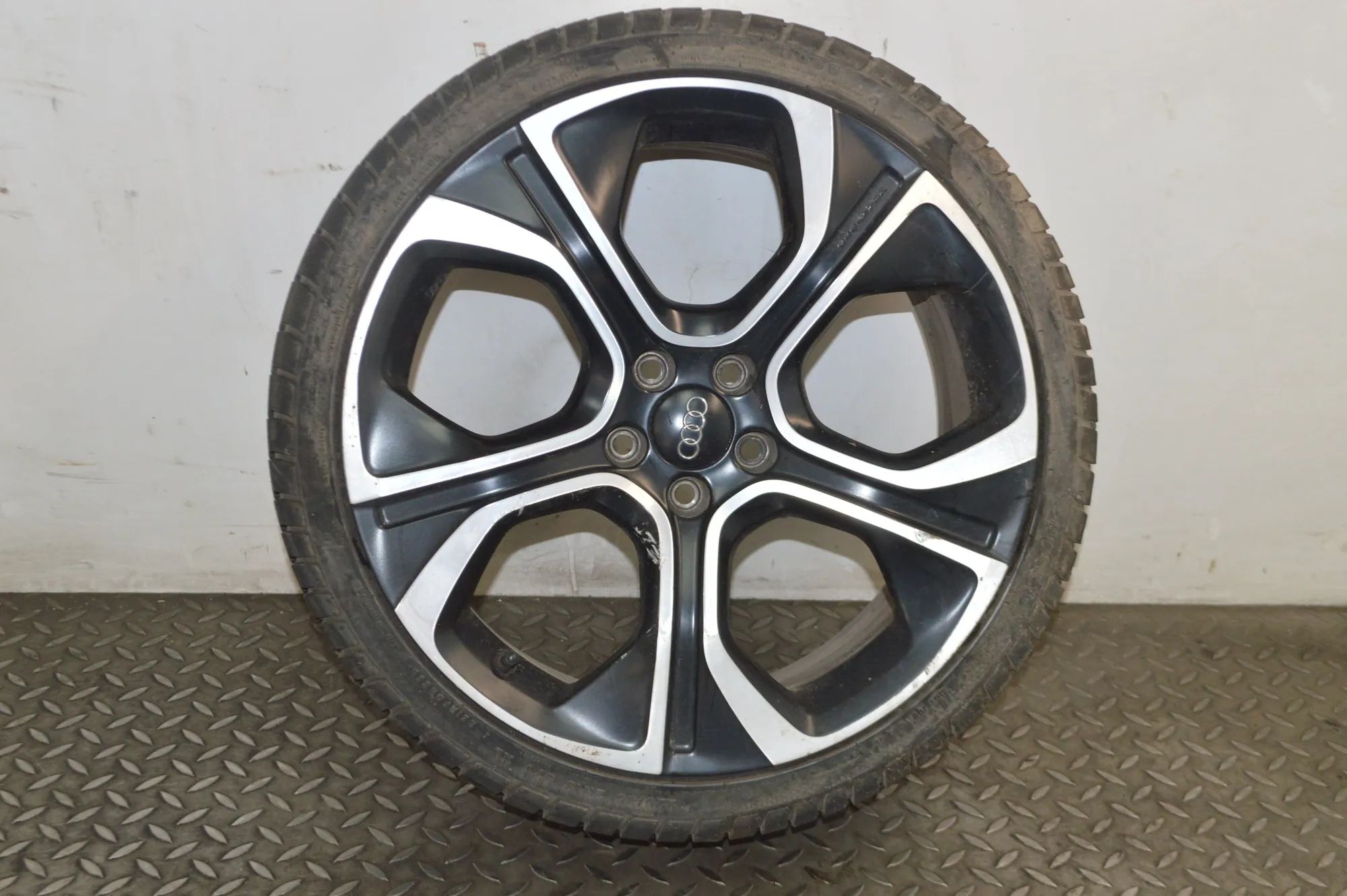 Audi A1 (8X) Alloy Wheel Alloy wheel — AUDI A1 (8X1, 8XK) (2010-2018) — ...
