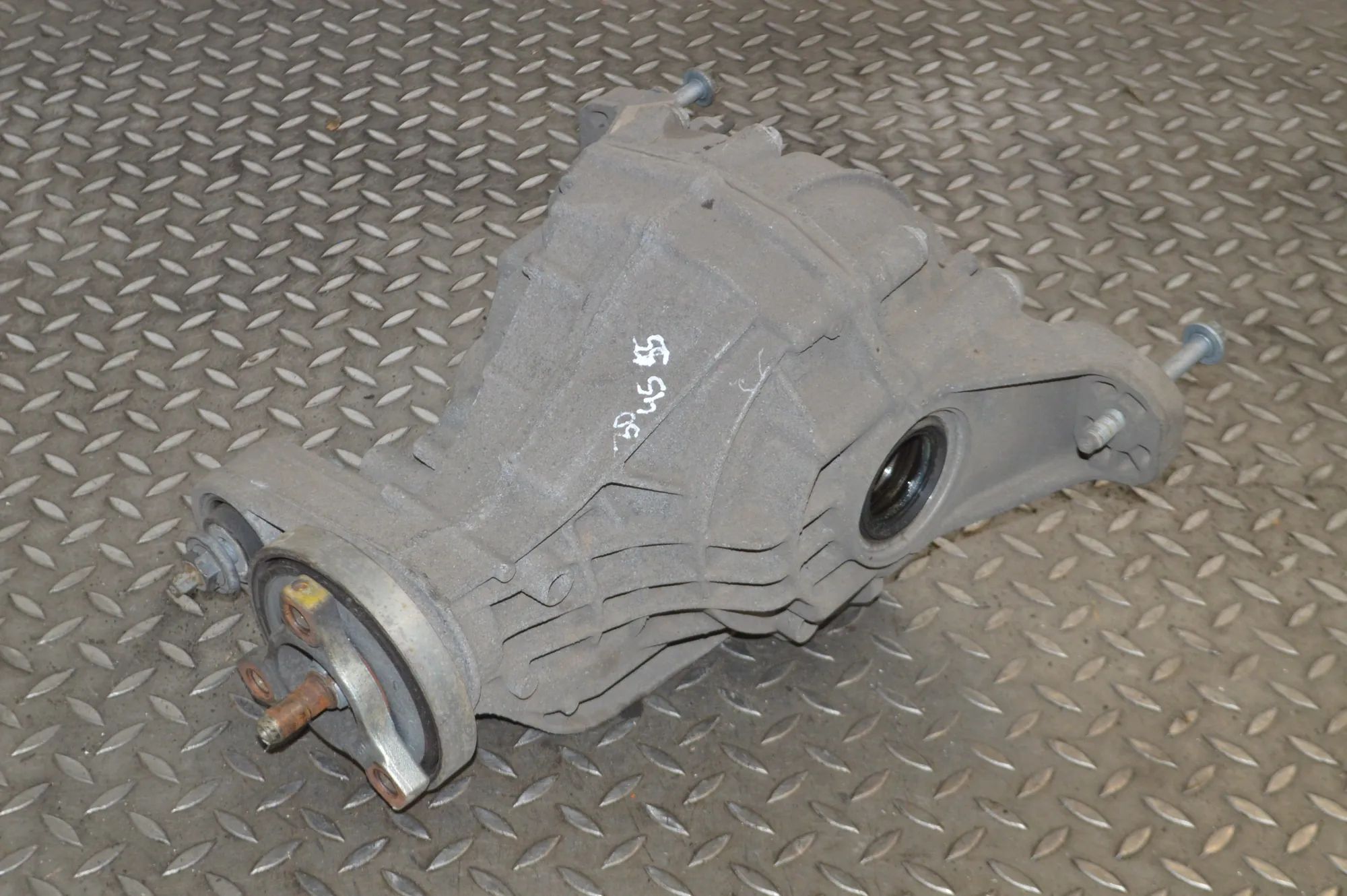 Alfa-Romeo Giulia (952) rear differential Rear differential — ALFA ROMEO GIULIA (952_) (2...