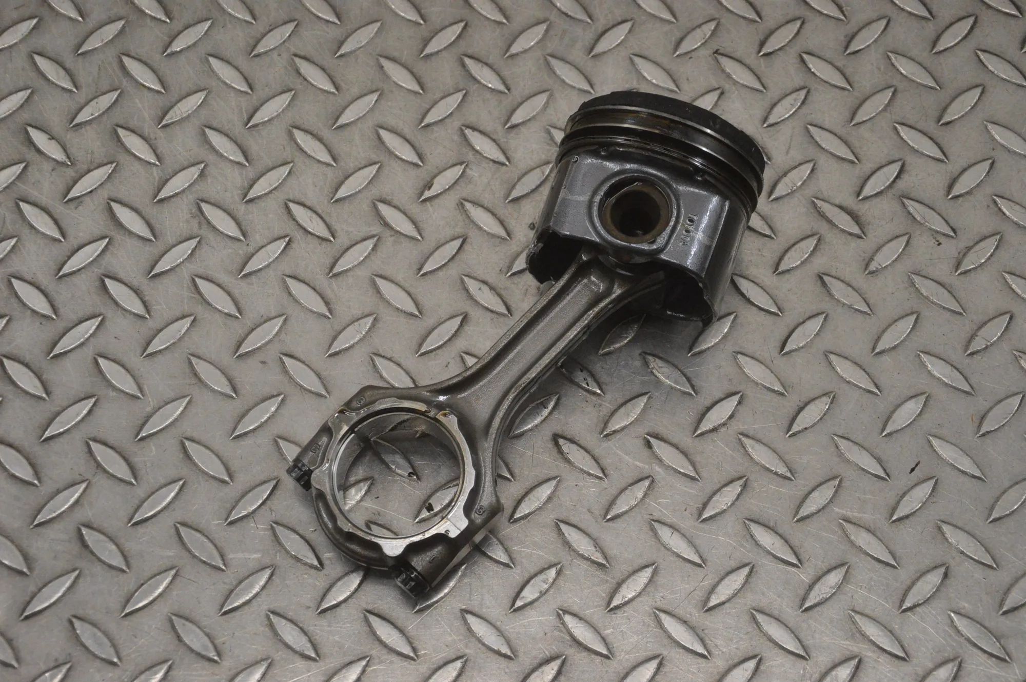 Toyota Land Cruiser 150 Piston Piston — TOYOTA LAND CRUISER (_J15_) (2009-...)...