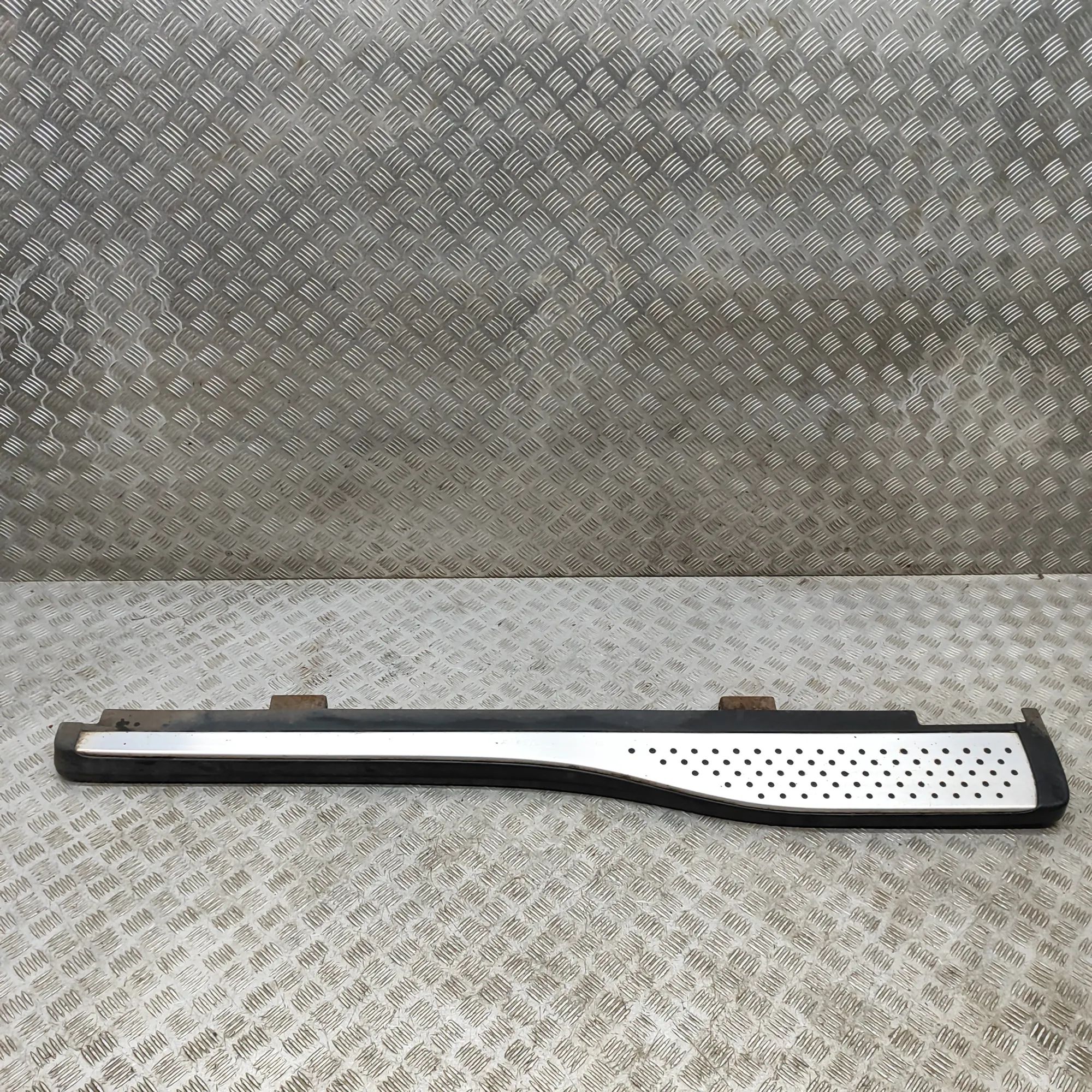 Honda CR-V Left Side Metalic Sideskirt Cover Left Side Metalic Sideskirt Cover — HONDA CR-V ...
