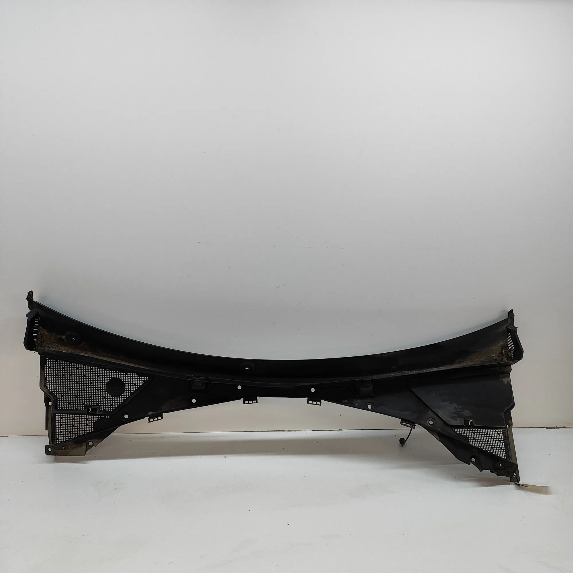 Land Rover Range Rover Velar Front Wiper Cowl Trim Front Wiper Cowl Trim — LAND ROVER RANGE ROVER ...