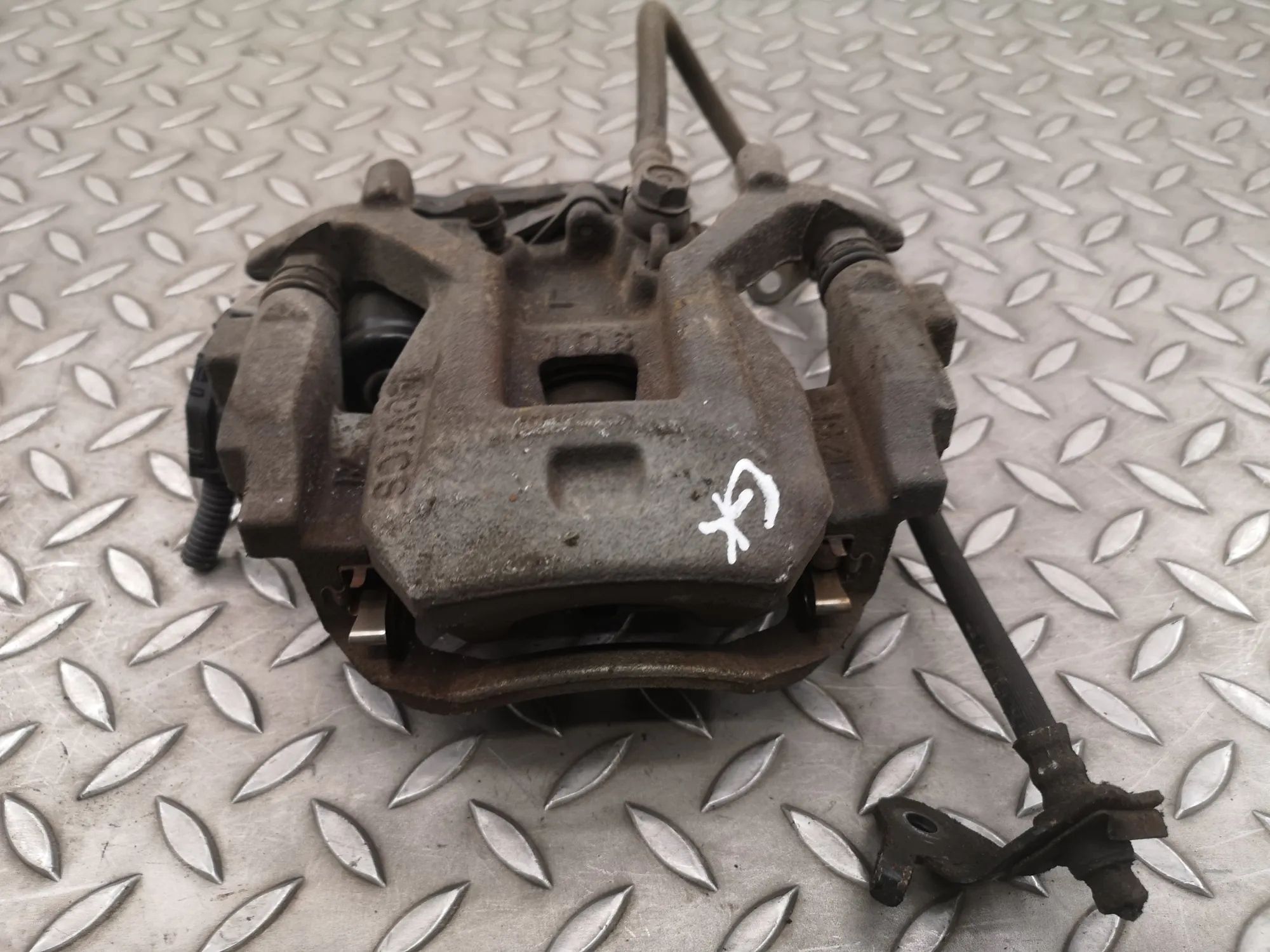 Lexus ES Brake caliper — rear left Brake caliper — rear left — LEXUS ES (_Z10_, _A...