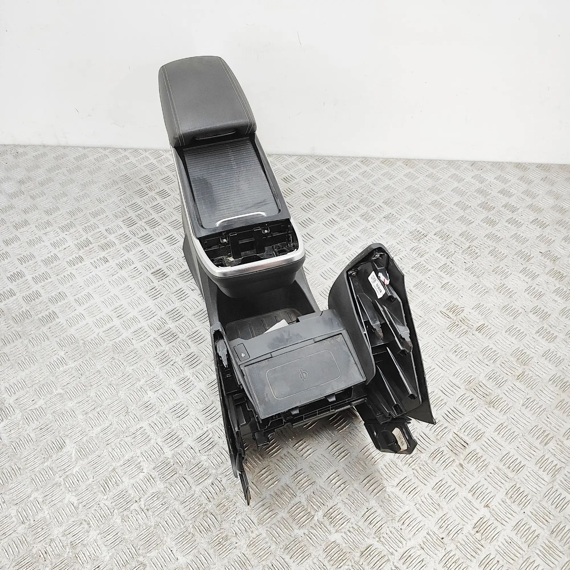 Kia Niro center console center Console — KIA NIRO (2016-...) — 84611-Q4...