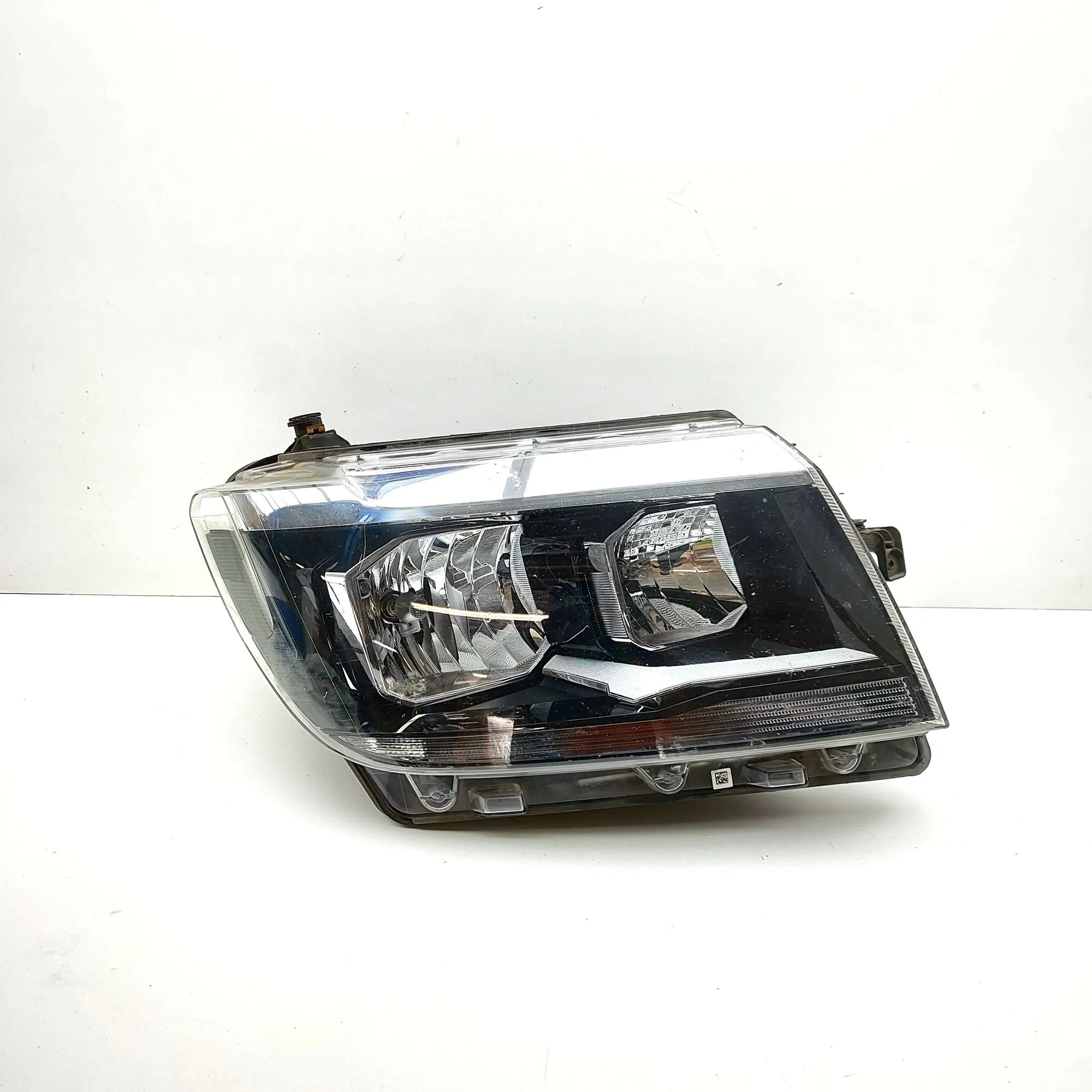 Volkswagen Crafter Front Right Headlight Front Right Headlight — VW CRAFTER (Van SY_) (2...