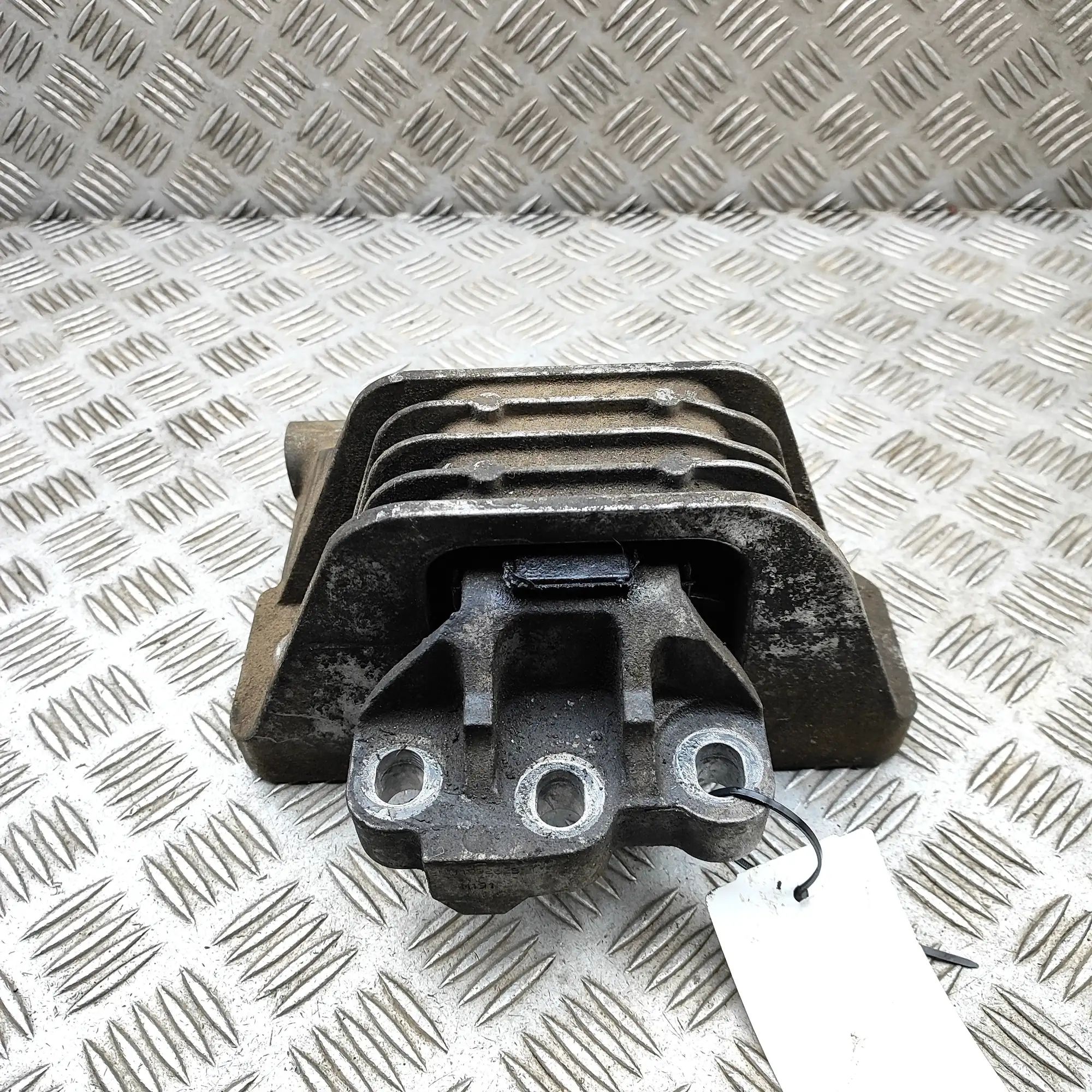 Volkswagen Crafter Right Side Engine Mount Right Side Engine Mount — VW CRAFTER (Van SY_) ...