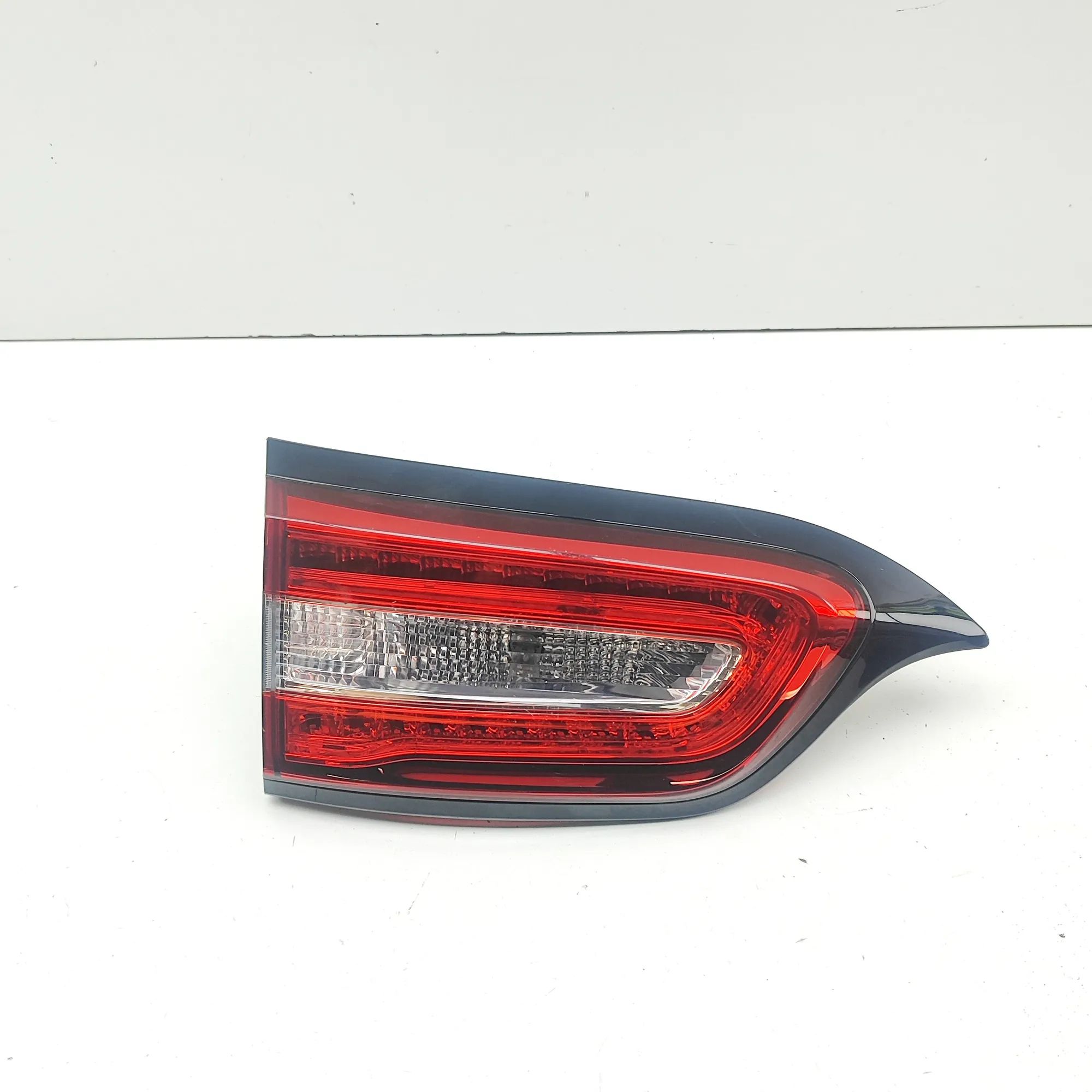 Jeep Cherokee (KL) Left Side Tailgate Tail Light Left Side Tailgate Tail Light — JEEP CHEROKEE (...