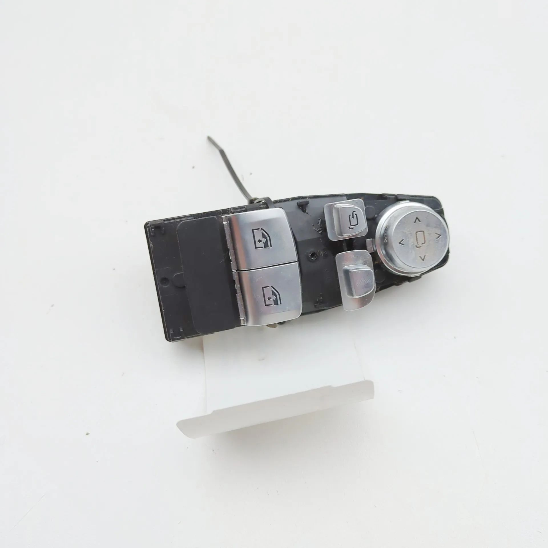 BMW 4 (G22 / G23 / G26)  Door window switch — front right Door window switch — front right — BMW 4 / i4 (...