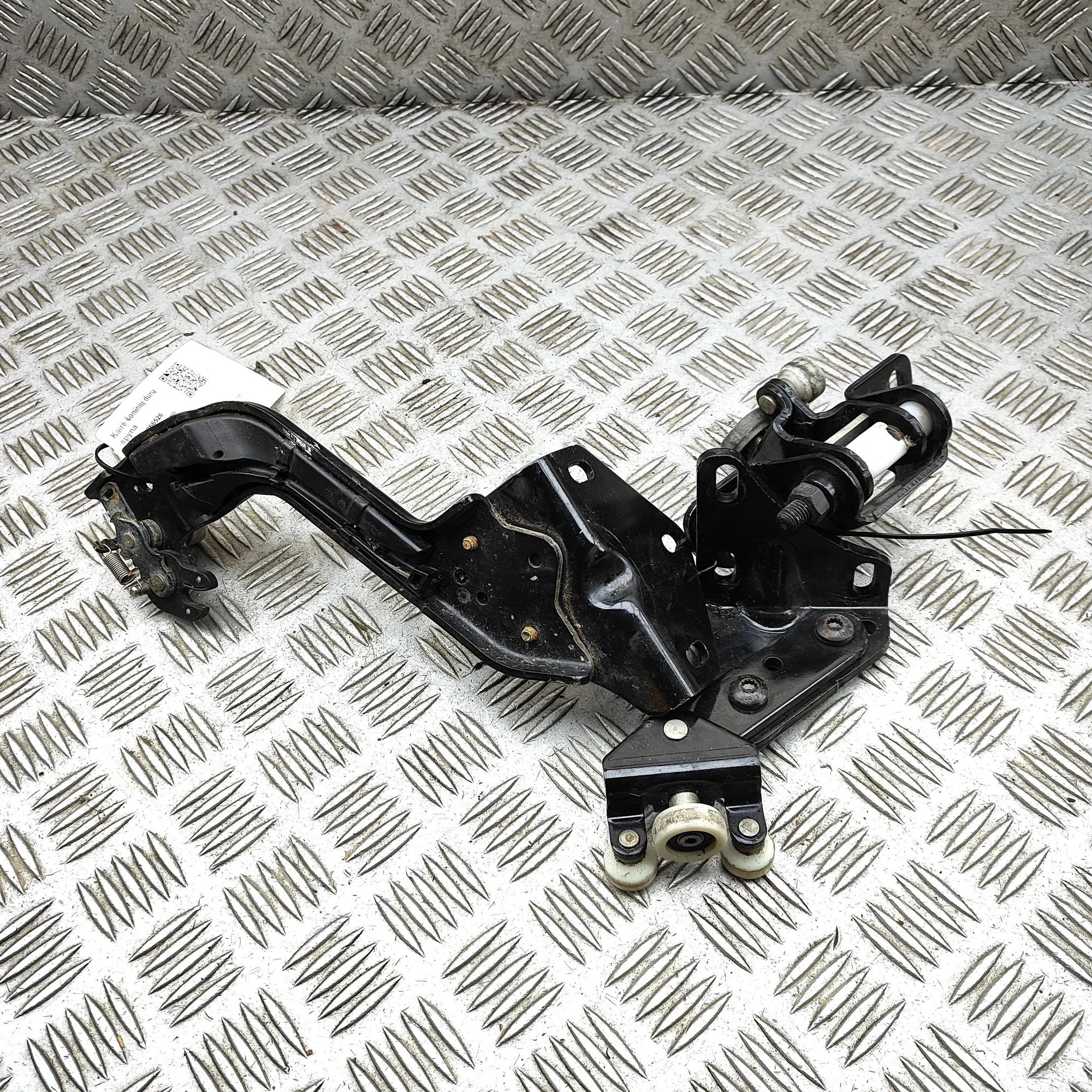Volkswagen Crafter Lower sliding-door bracket Lower sliding-door bracket — VW CRAFTER (Van SY...
