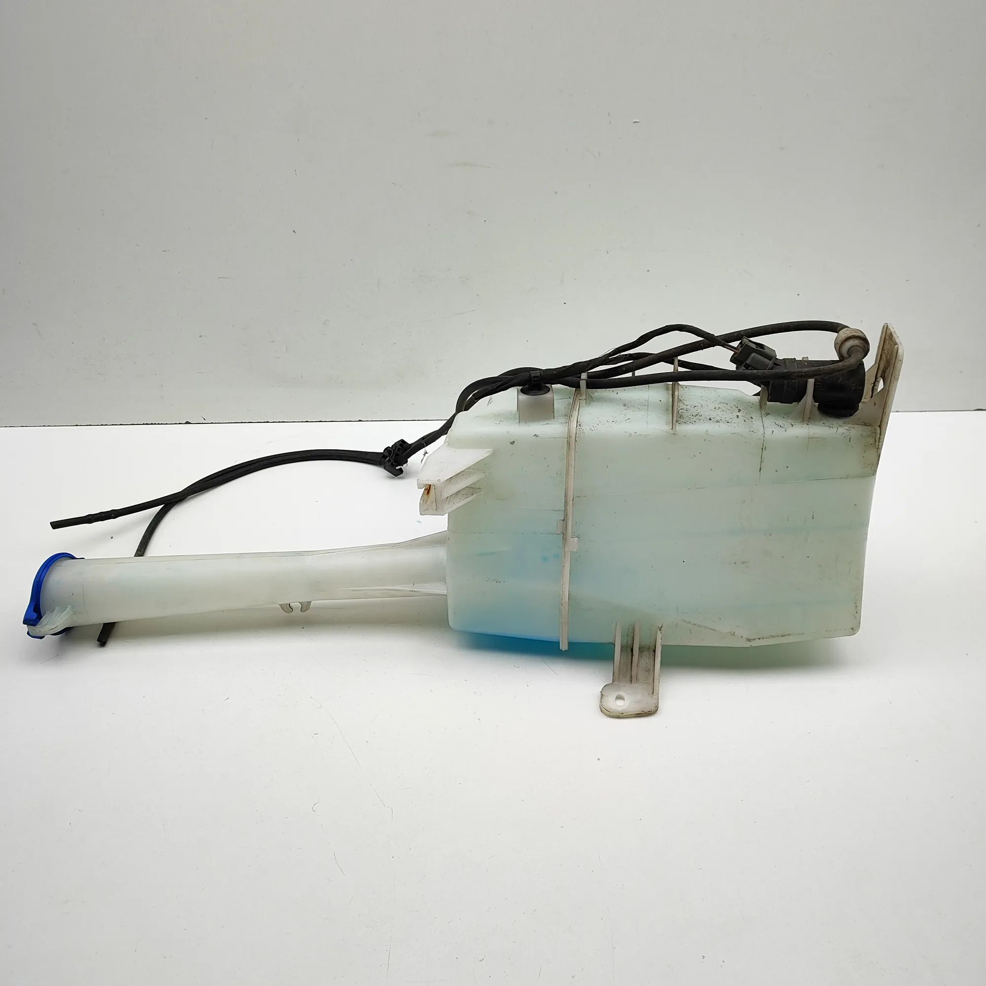 Kia Sorento Window Washer Tank Window Washer Tank — KIA SORENTO (III UM) (2015...