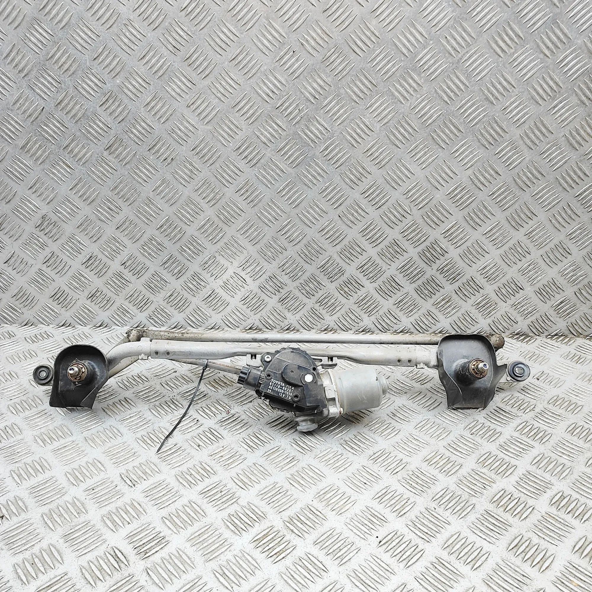 Toyota Hilux Front Windshield Wiper Mechanism Front Windshield Wiper Mechanism — TOYOTA HILUX...