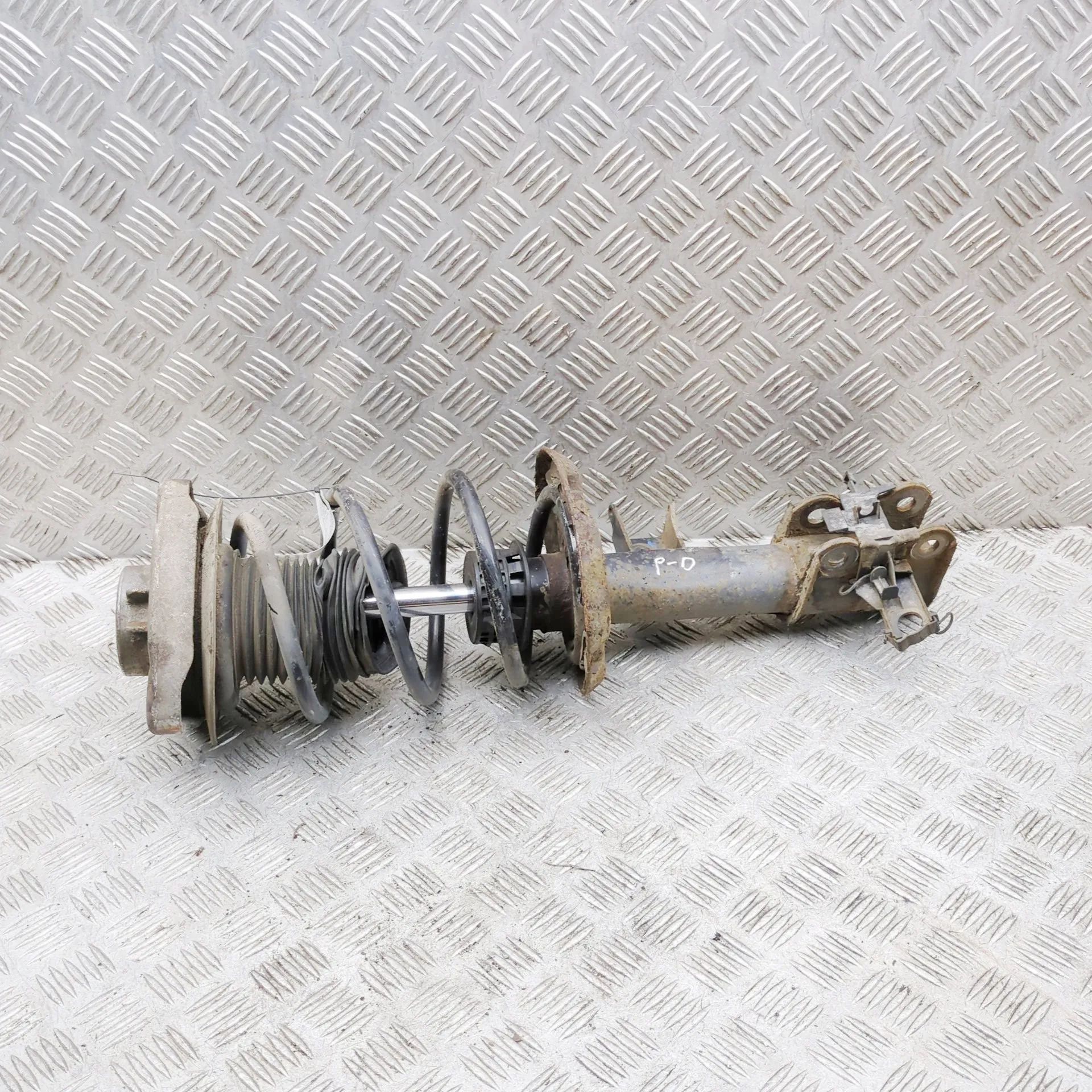 Mercedes-Benz CLA (C117) Shock absorber — front right Shock absorber — front right — MERCEDES BENZ CL...