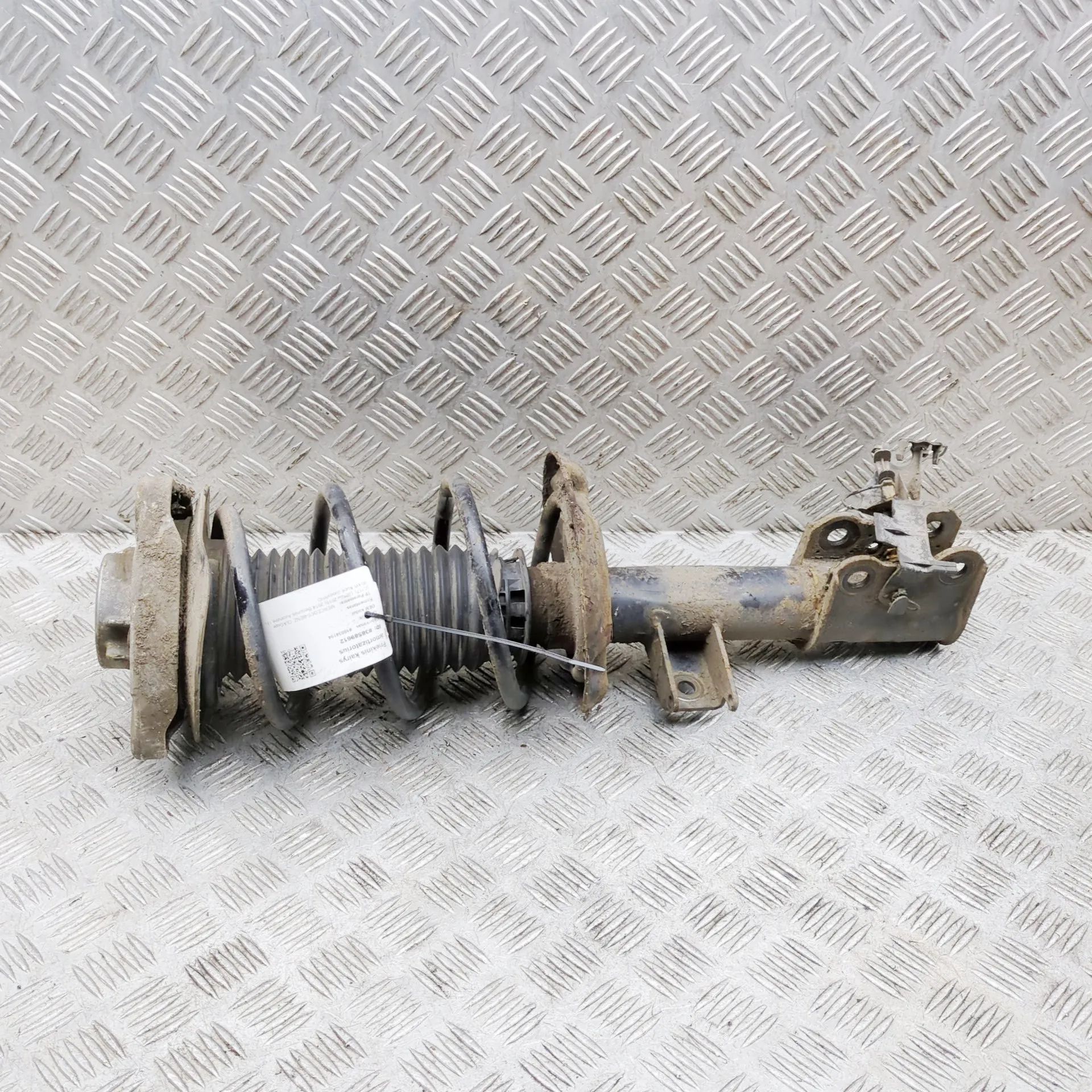 Mercedes-Benz CLA (C117) Shock absorber — front left Shock absorber — front left — MERCEDES BENZ CLA...