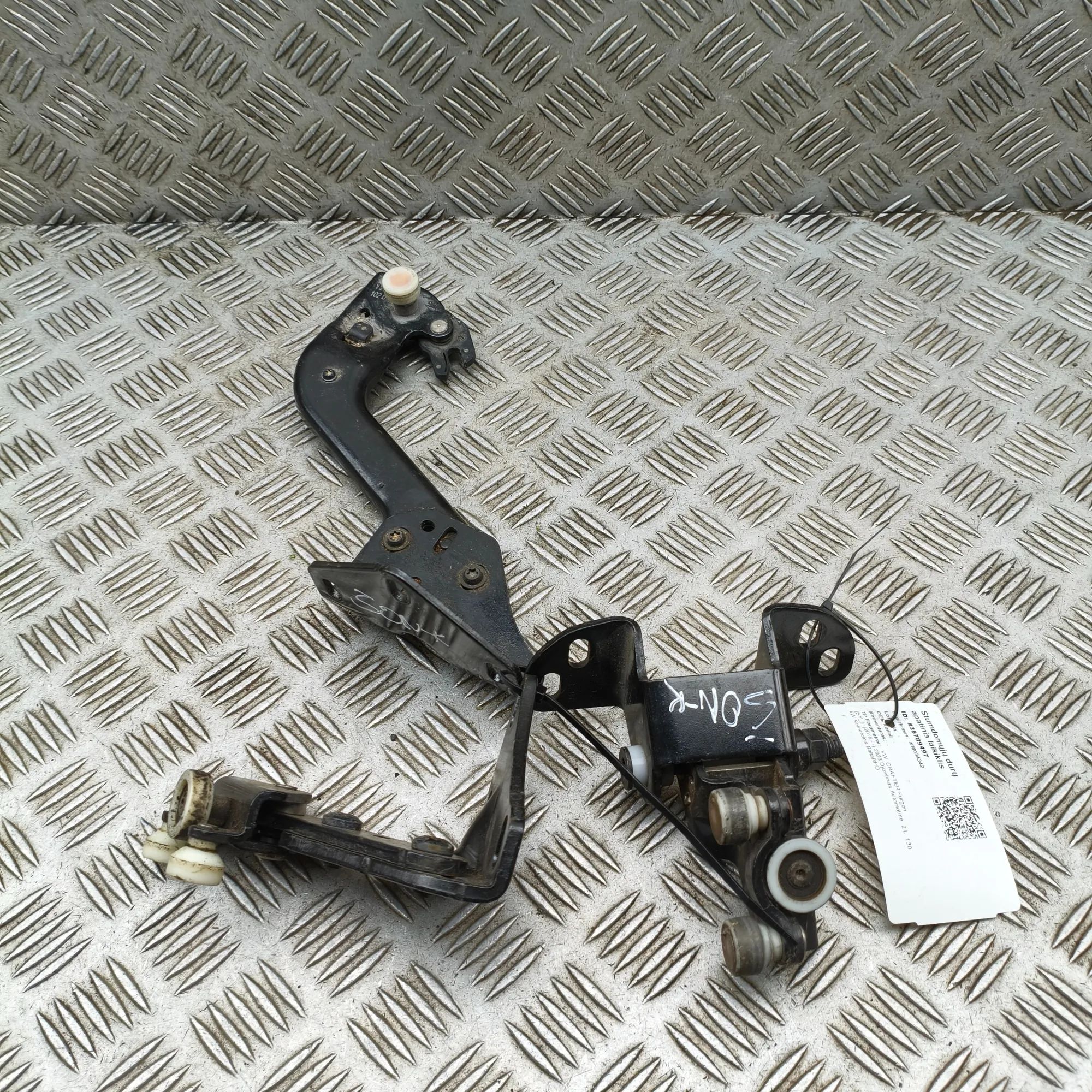 Volkswagen Crafter Lower sliding-door bracket Lower sliding-door bracket — VW CRAFTER (Van SY...