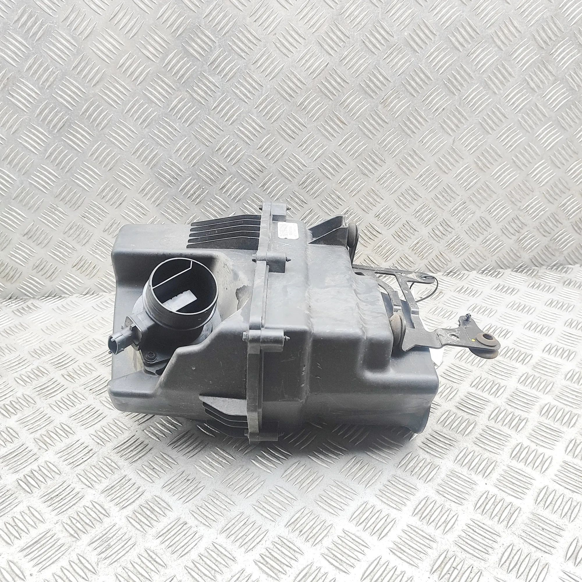 Jeep Cherokee (KL) Air filter box  Air Filter Box — JEEP CHEROKEE (KL) (2013-PRESE...