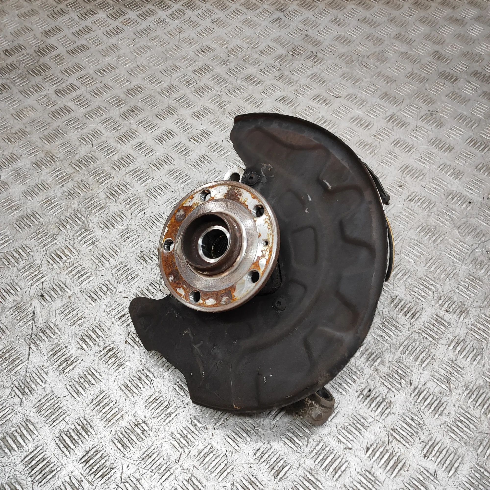 Audi TT (8S) Front Left Wheel Hub Front Left Wheel Hub — AUDI TT (FV3) (2014-...)...