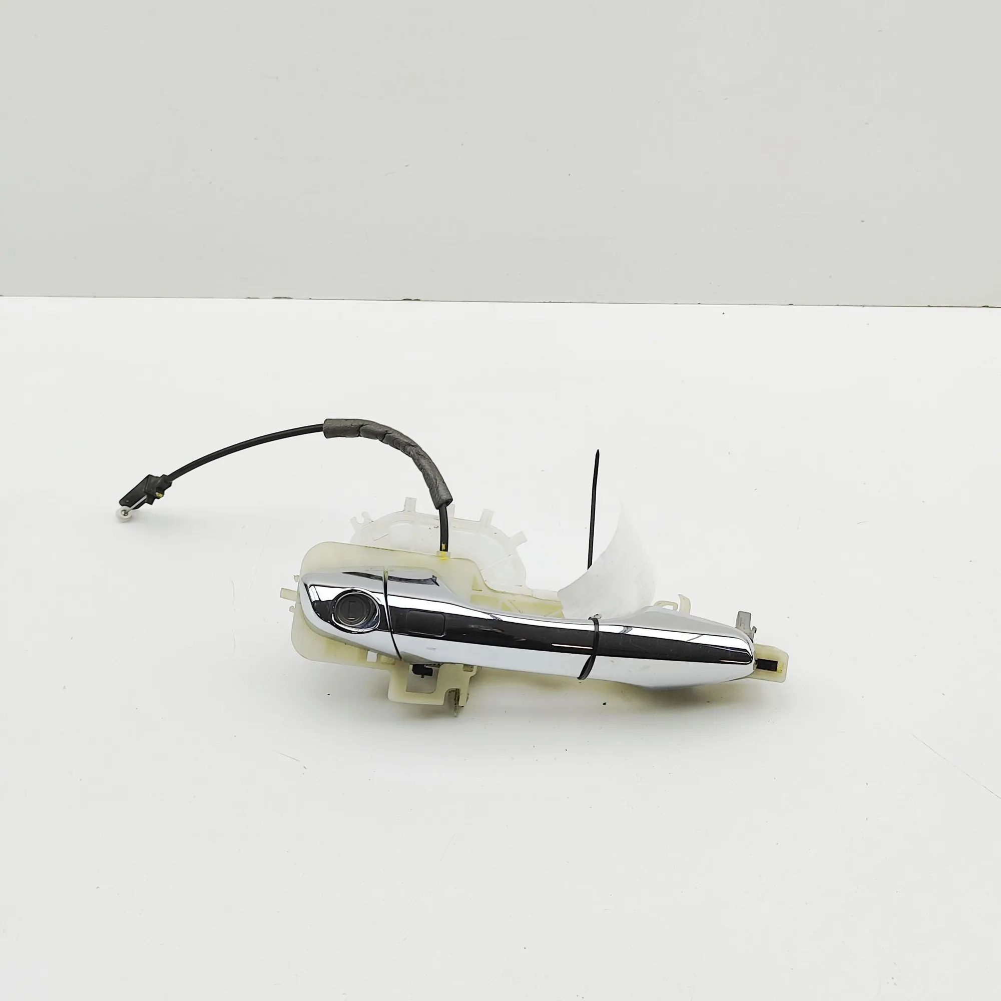 Hyundai Santa Fe Exterior door handle — front right Exterior door handle — front right — HYUNDAI SA...
