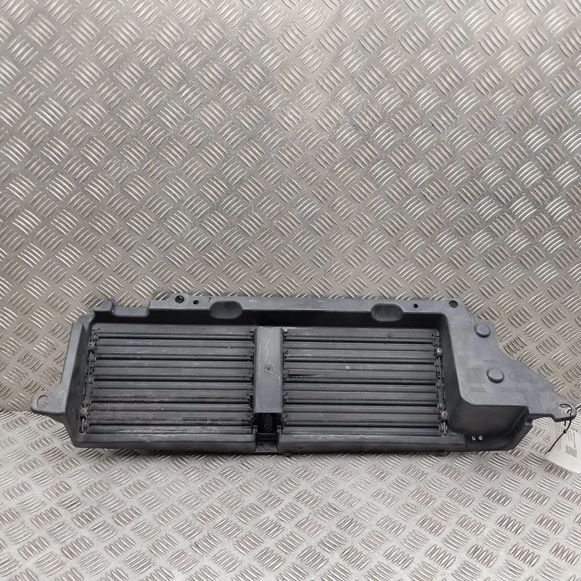 Land Rover Range Rover Sport (L494) Radiator Air Intake Channel Radiator Air Intake Channel — LAND ROVER RANGE ...