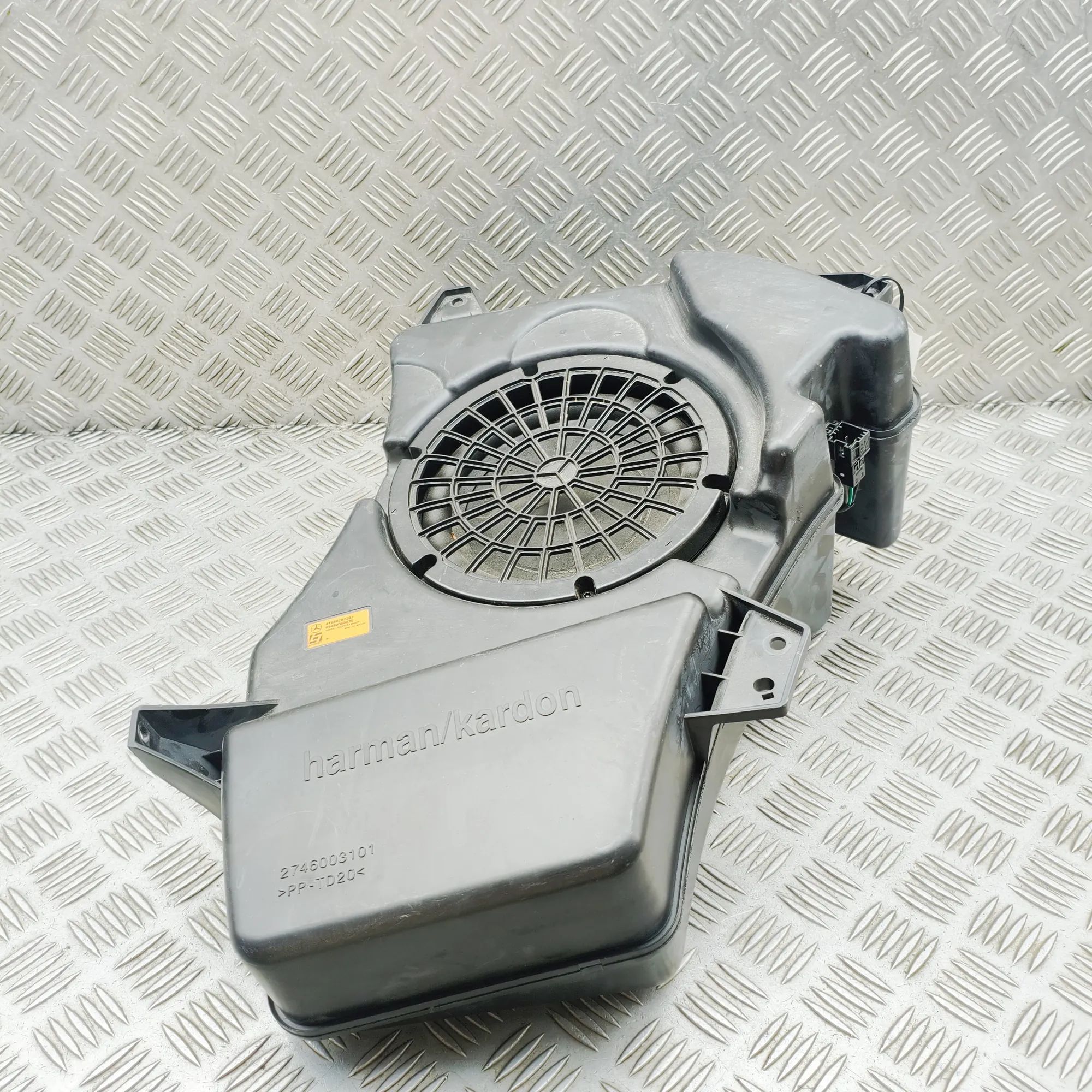 Mercedes-Benz ML / GLE (W166) Subwoofer Subwoofer — MERCEDES BENZ GLE (W166) (2015-...)...