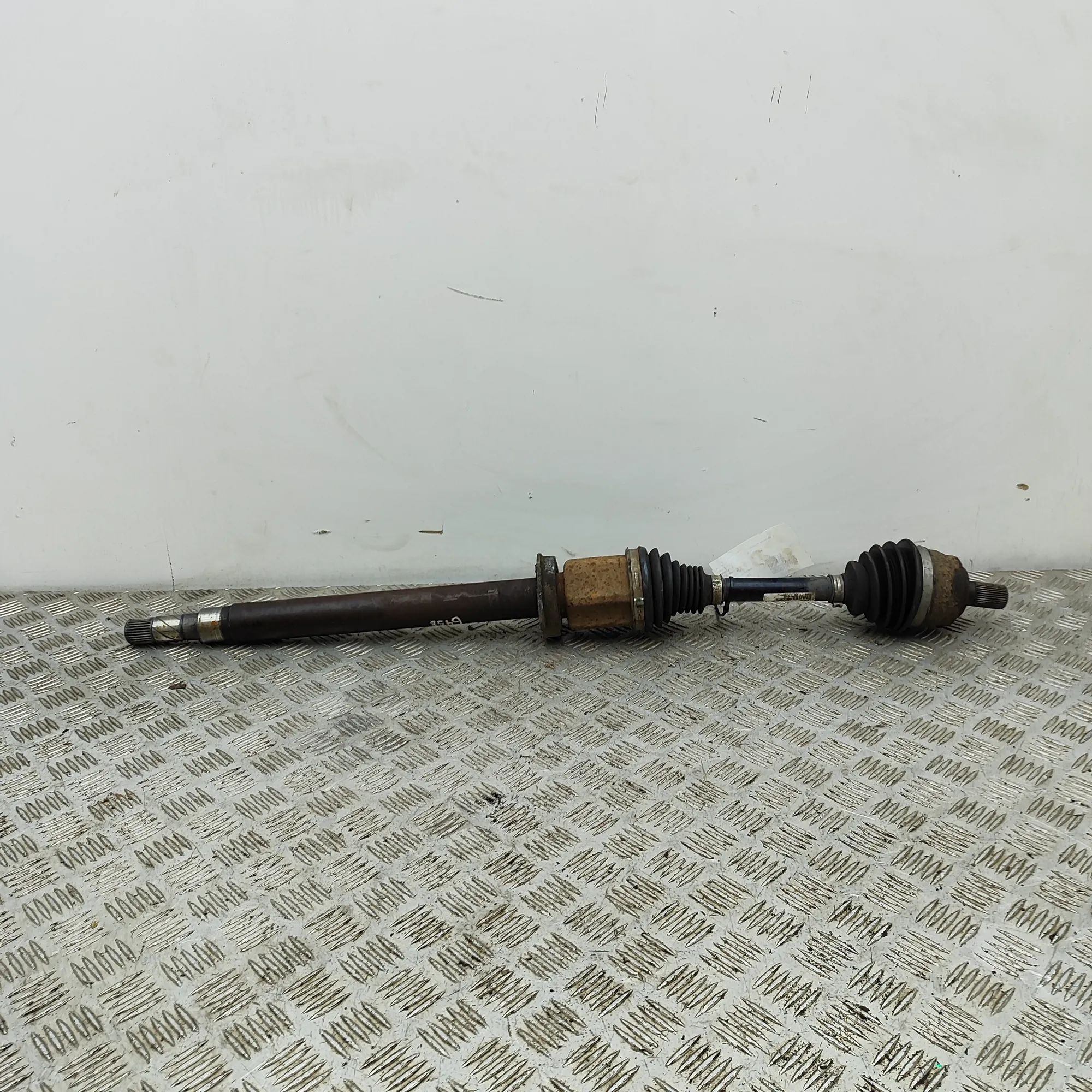 Volvo V40 Front Right Driveshaft Front Right Driveshaft — VOLVO V40 (Hatchback) ...