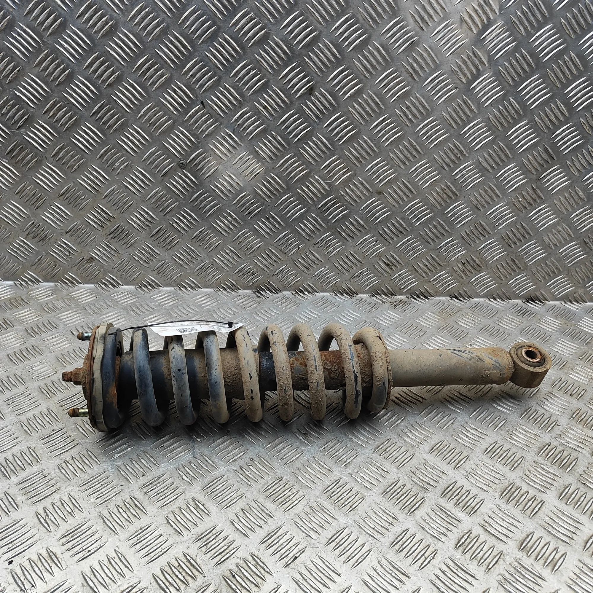 Isuzu D-Max Shock absorber — front left Shock absorber — front left — ISUZU D-MAX (II T...