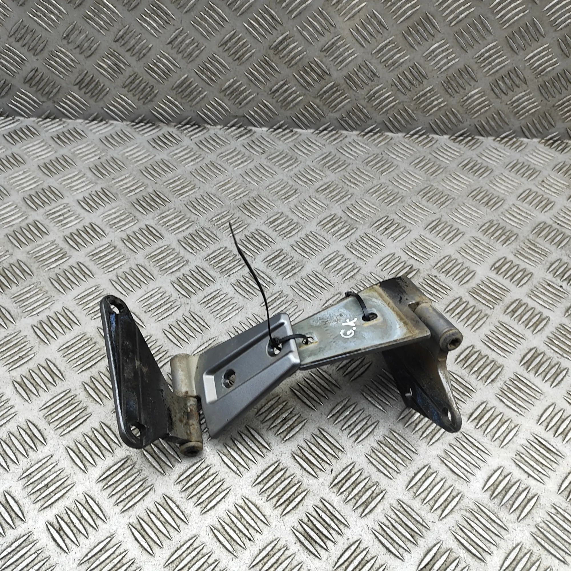 Jeep Wrangler (JK) Door hinge set — rear left Door hinge set — rear left — JEEP WRANGLER (III...