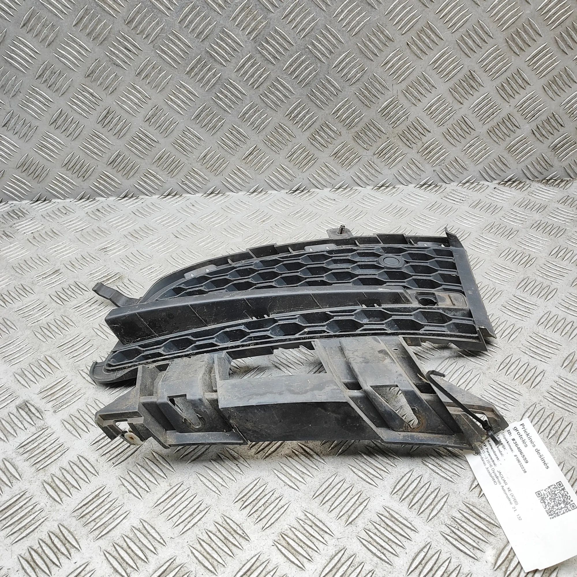Jaguar XE Front Right Grill Front Right Grill — JAGUAR XE (X760) (2015-...)...