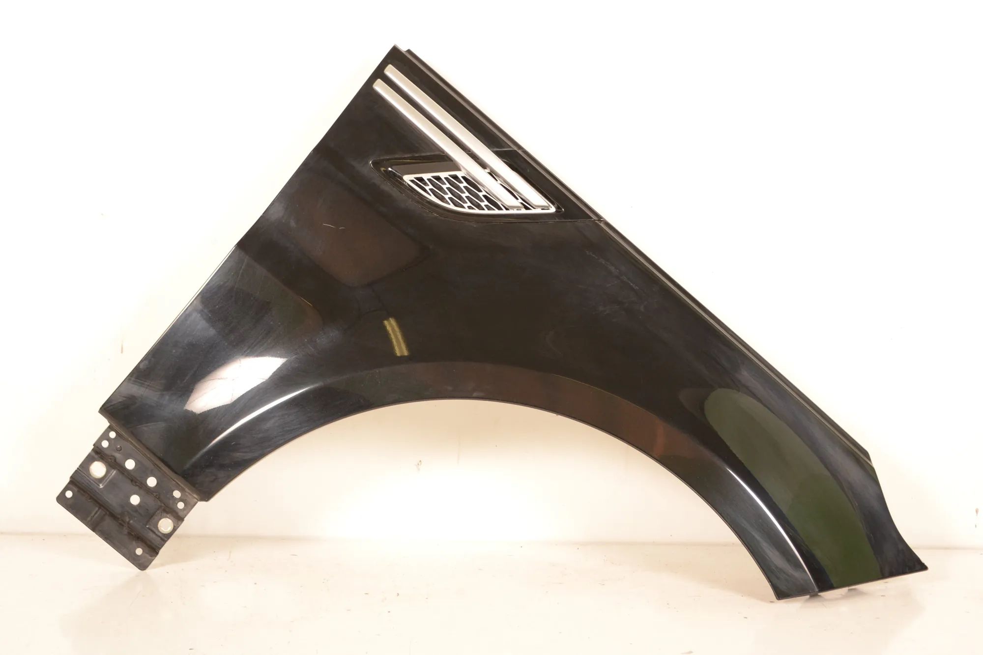 Land Rover Range Rover Sport (L494) Front Right Fender Front Right Fender — LAND ROVER RANGE ROVER SPO...