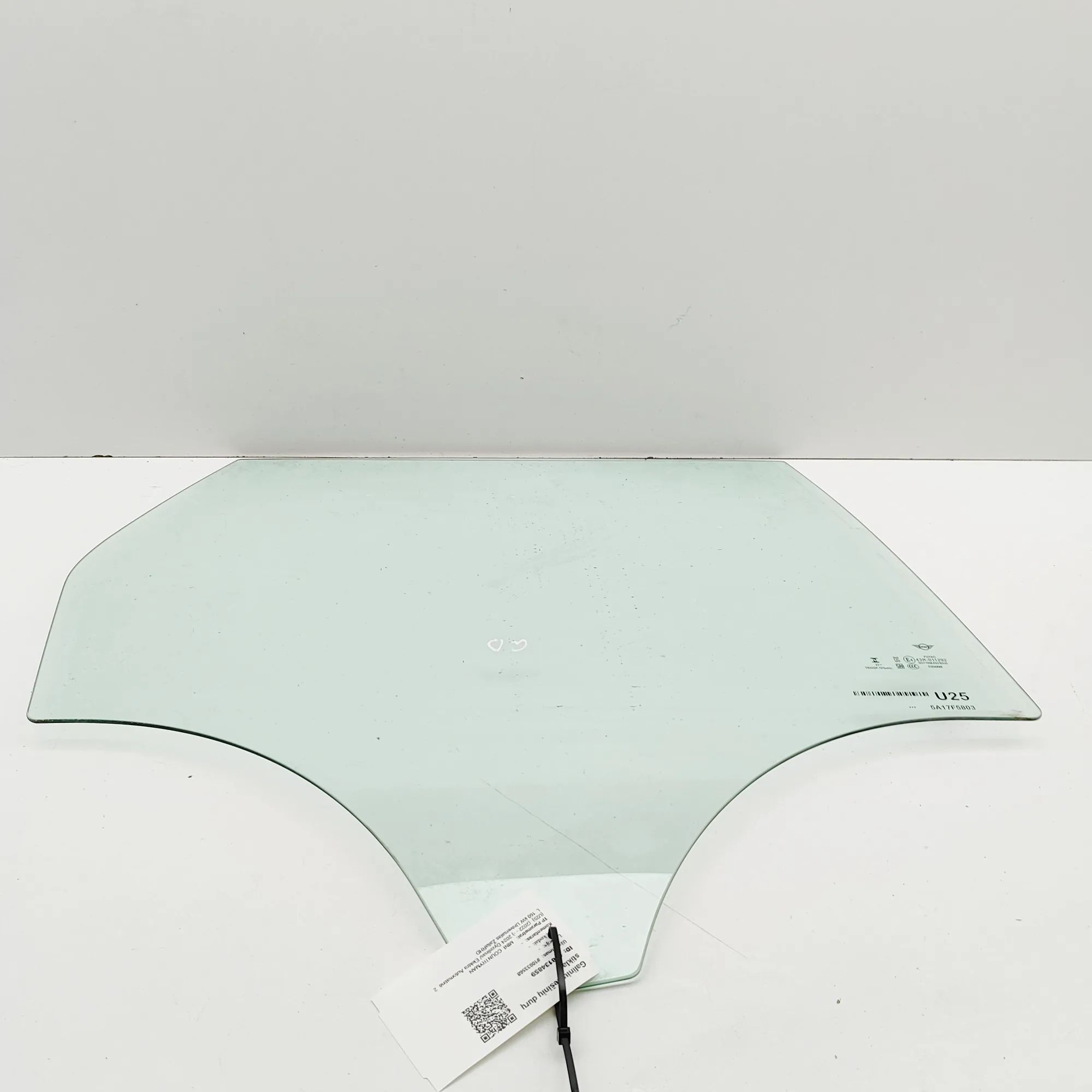 Mini Countryman (U25) Right rear door window Right rear door window — MINI COUNTRYMAN (U25) ...