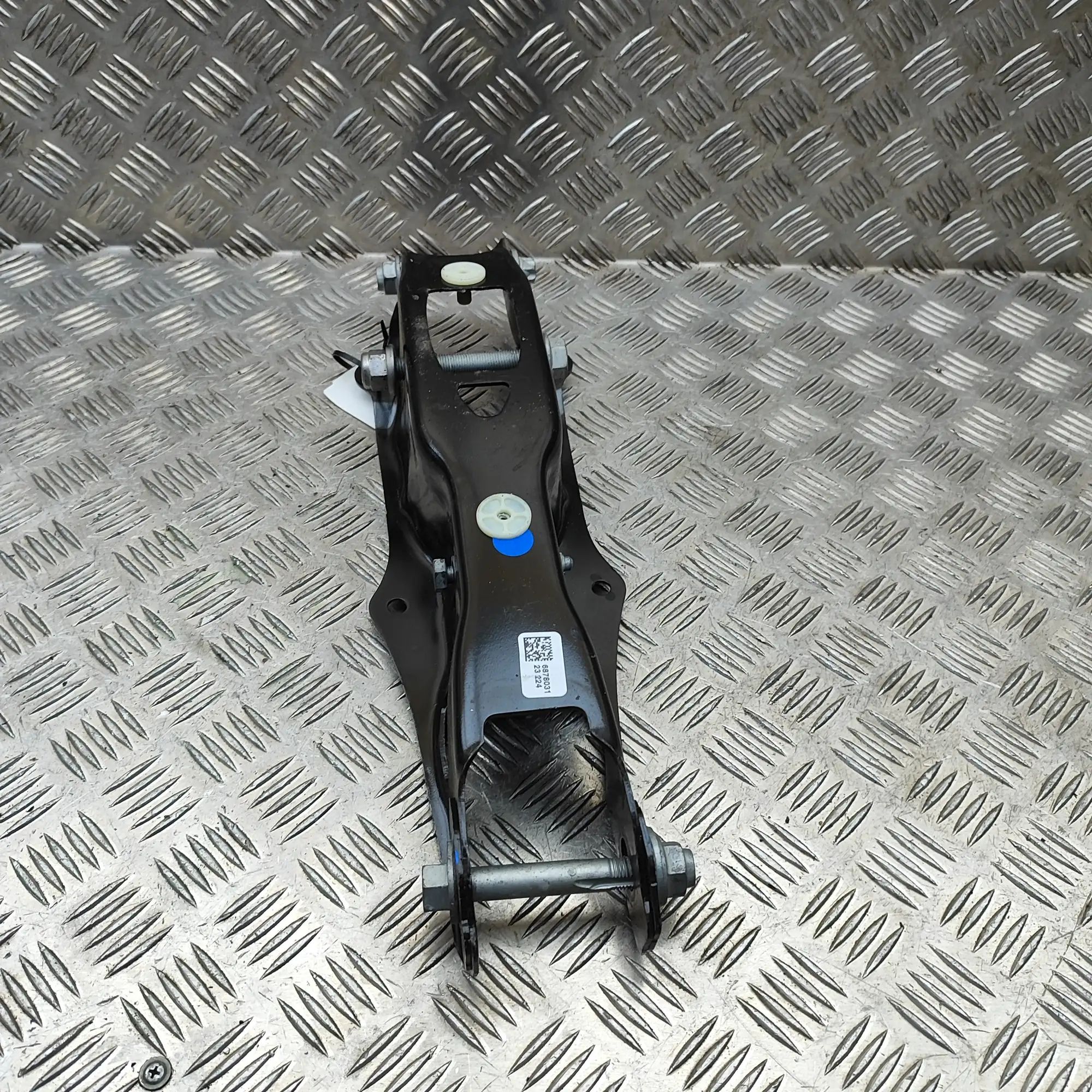 BMW X6 (G06) Rear Left Lower Control Arm Rear Left Lower Control Arm — BMW X6G06 (2019-....