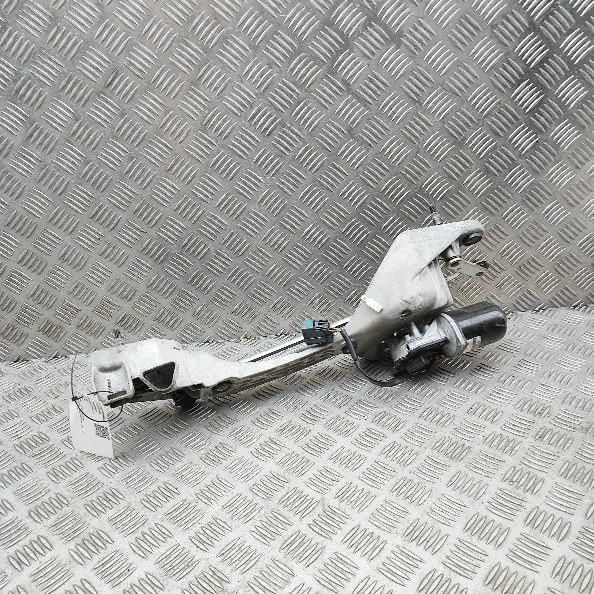 Jaguar XJ Front Windshield Wiper Mechanism Front Windshield Wiper Mechanism — JAGUAR XJ (X...
