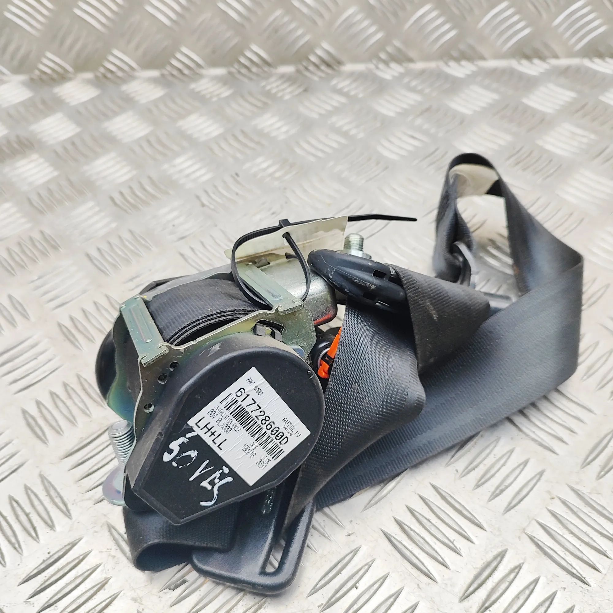 Isuzu D-Max Front Left Seatbelt Front Left Seatbelt — ISUZU D-MAX (II TFR, TFS)...