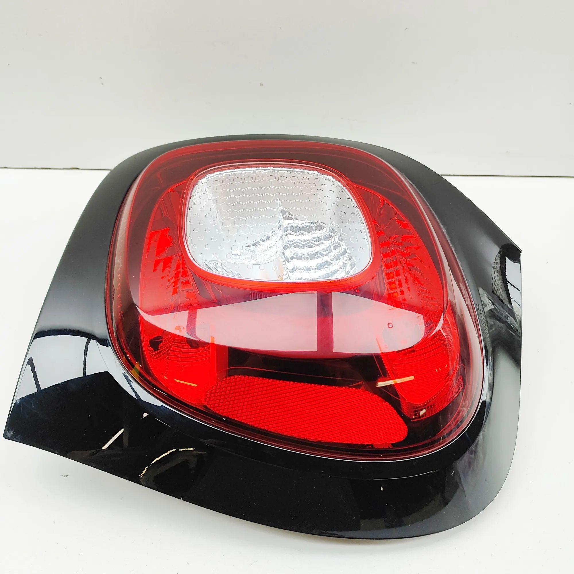 Smart ForTwo Rear Right Tail Light Rear Right Tail Light — SMART FORTWO (Coupe 453...