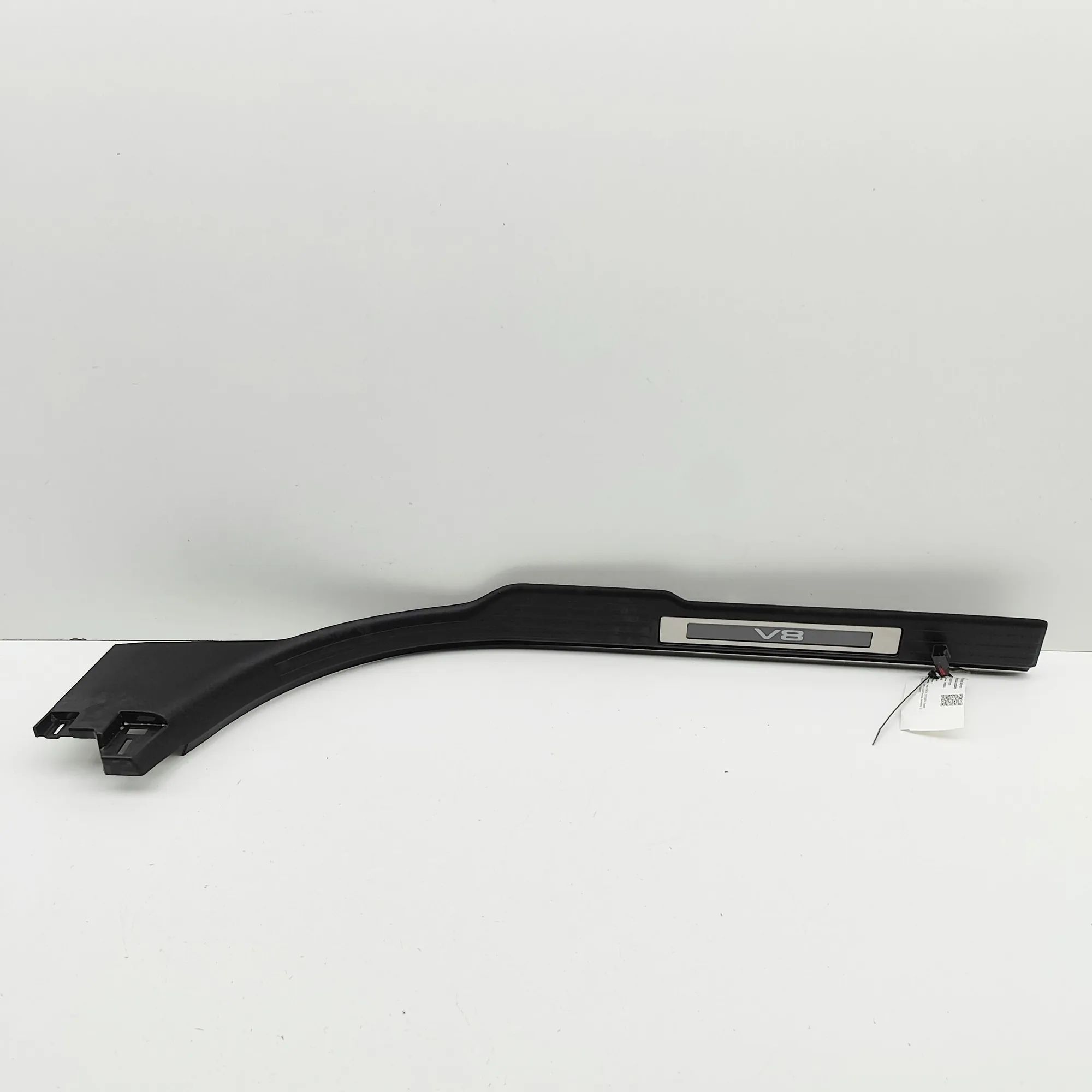 Land Rover Defender Interior sill trim — front right Interior sill trim — front right — LAND ROVER D...