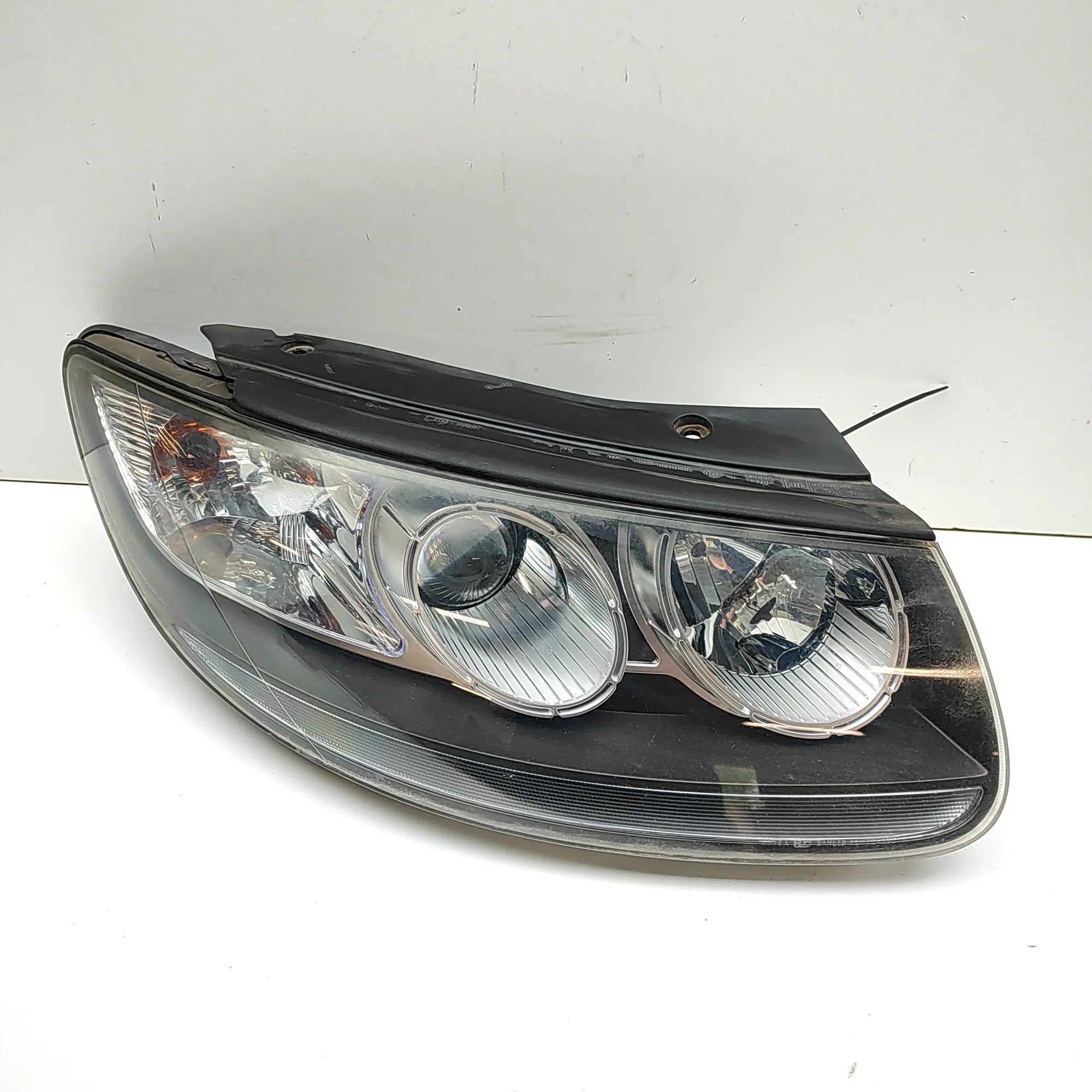 Hyundai Santa Fe Front Right Headlight Front Right Headlight — HYUNDAI SANTA (FÉ II CM...