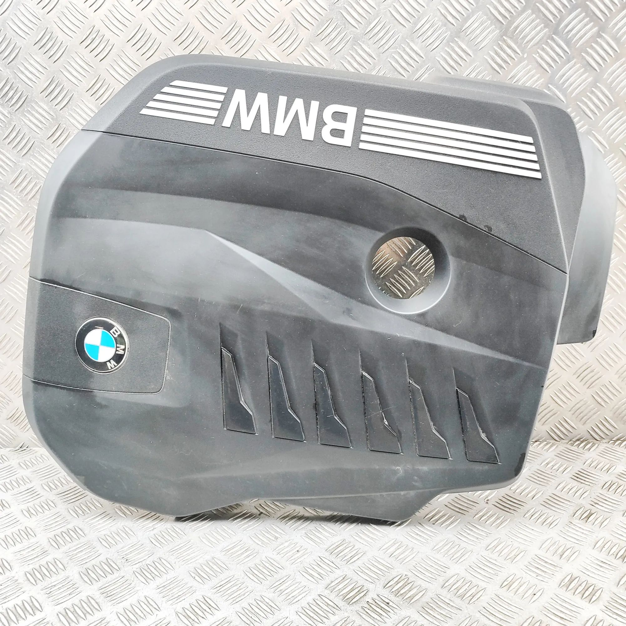 BMW X6 (G06) Engine cover Engine cover — BMW X6G06 (2019-...) — 7935418

...