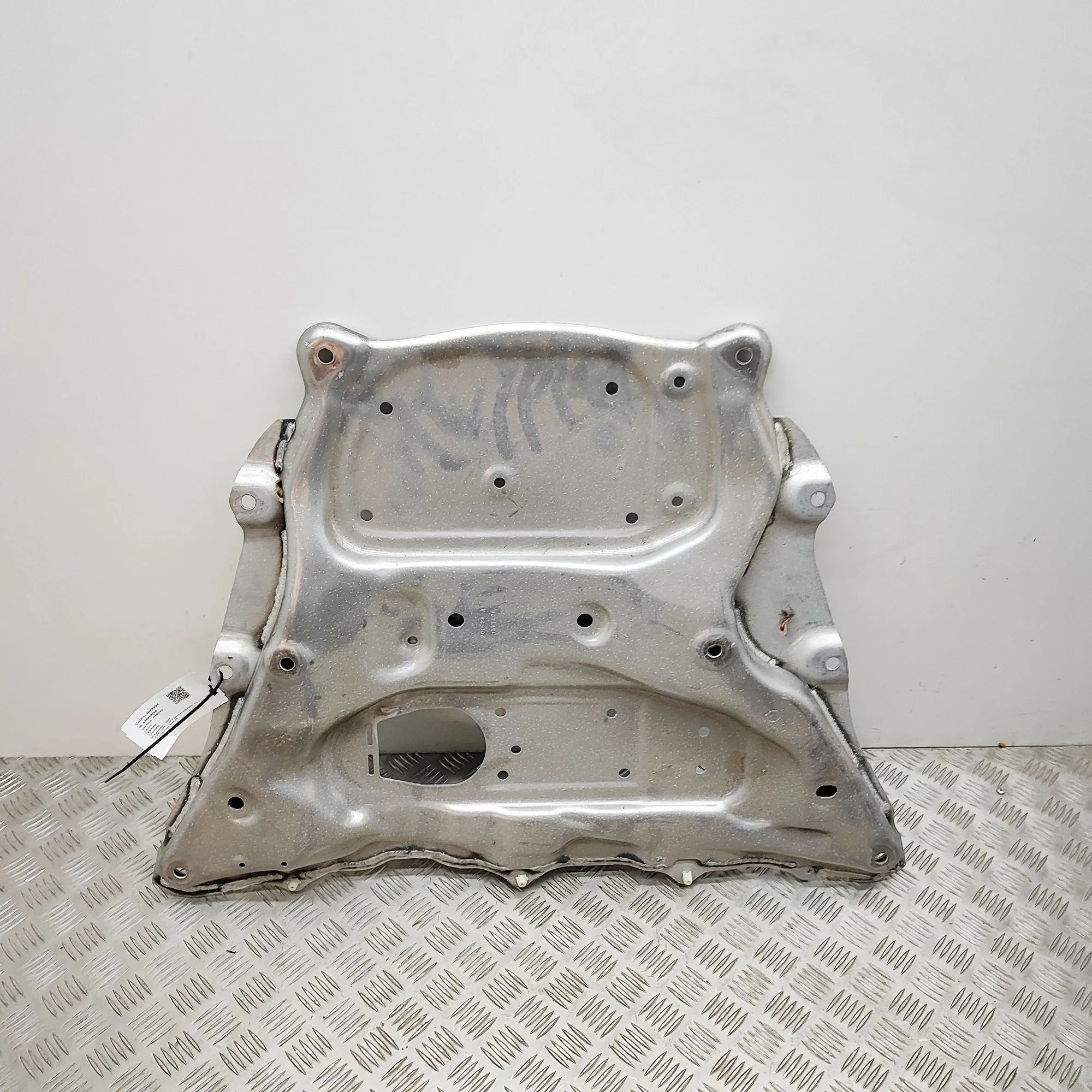 BMW X6 (G06) Engine cover Engine cover — BMW X6G06 (2019-...) — 6862071

...