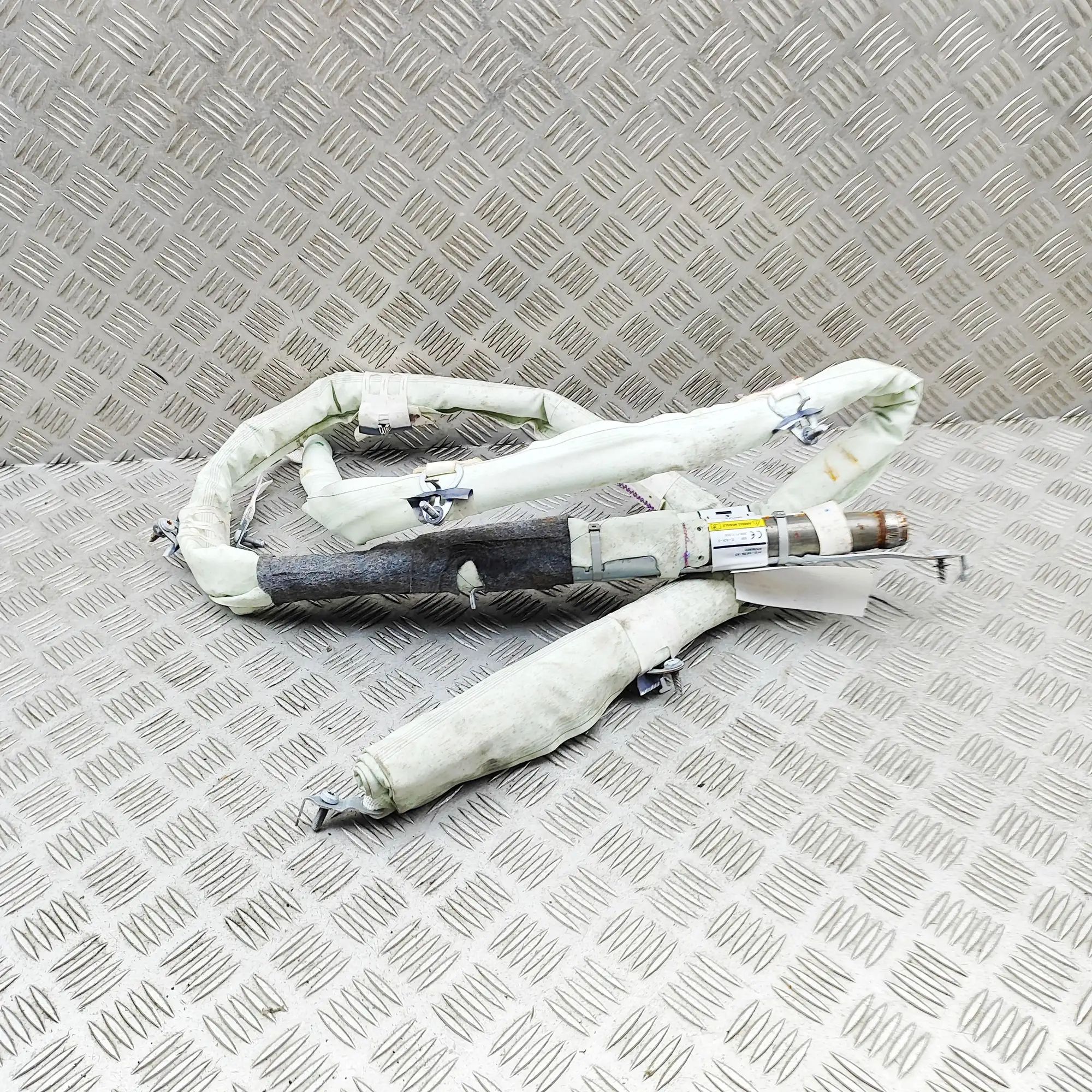 Land Rover Discovery Right Side Roof Safety Curtain SRS Right Side Roof Safety Curtain SRS — LAND ROVER...