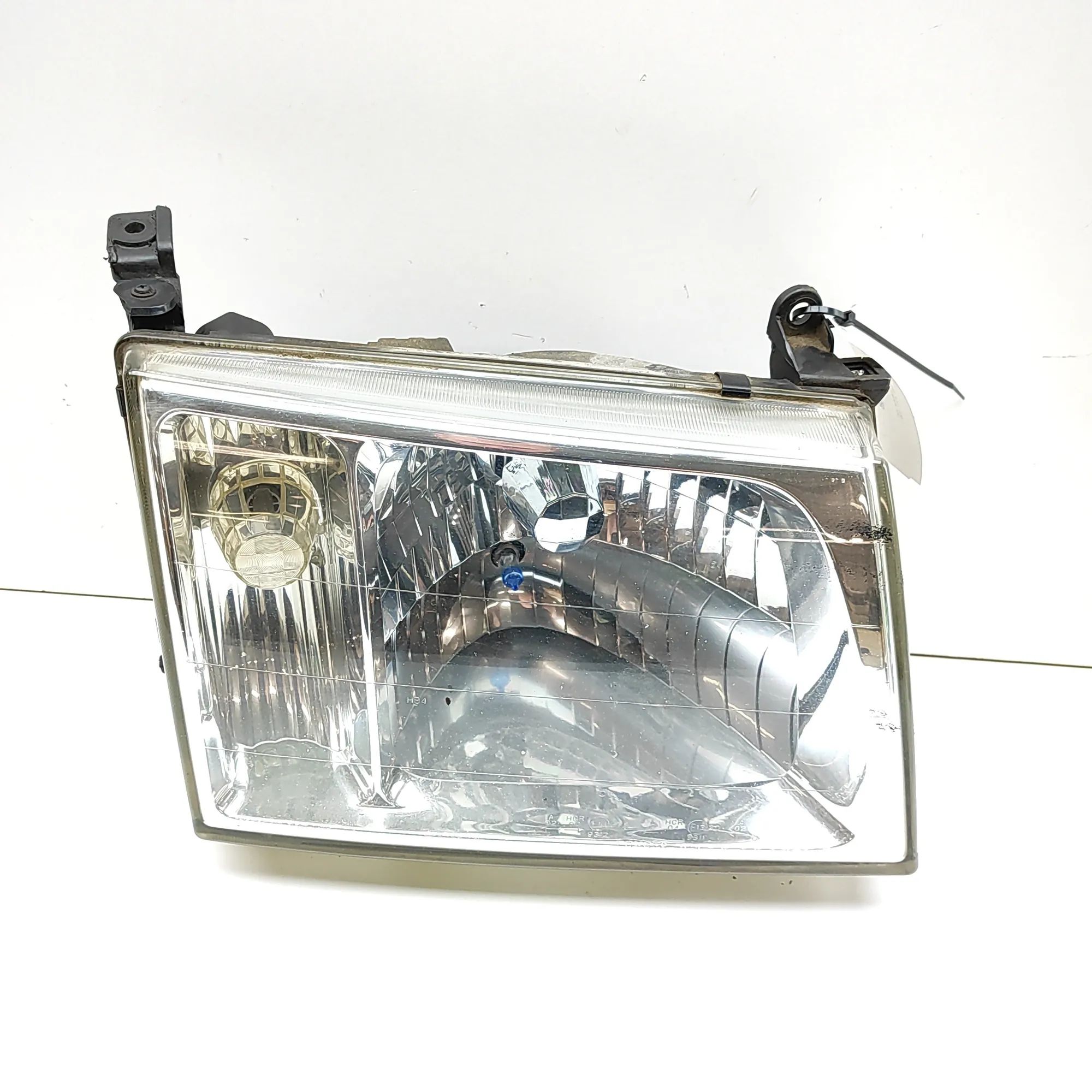 Toyota Land Cruiser 100 Front Right Headlight Front Right Headlight — TOYOTA LAND CRUISER (10...