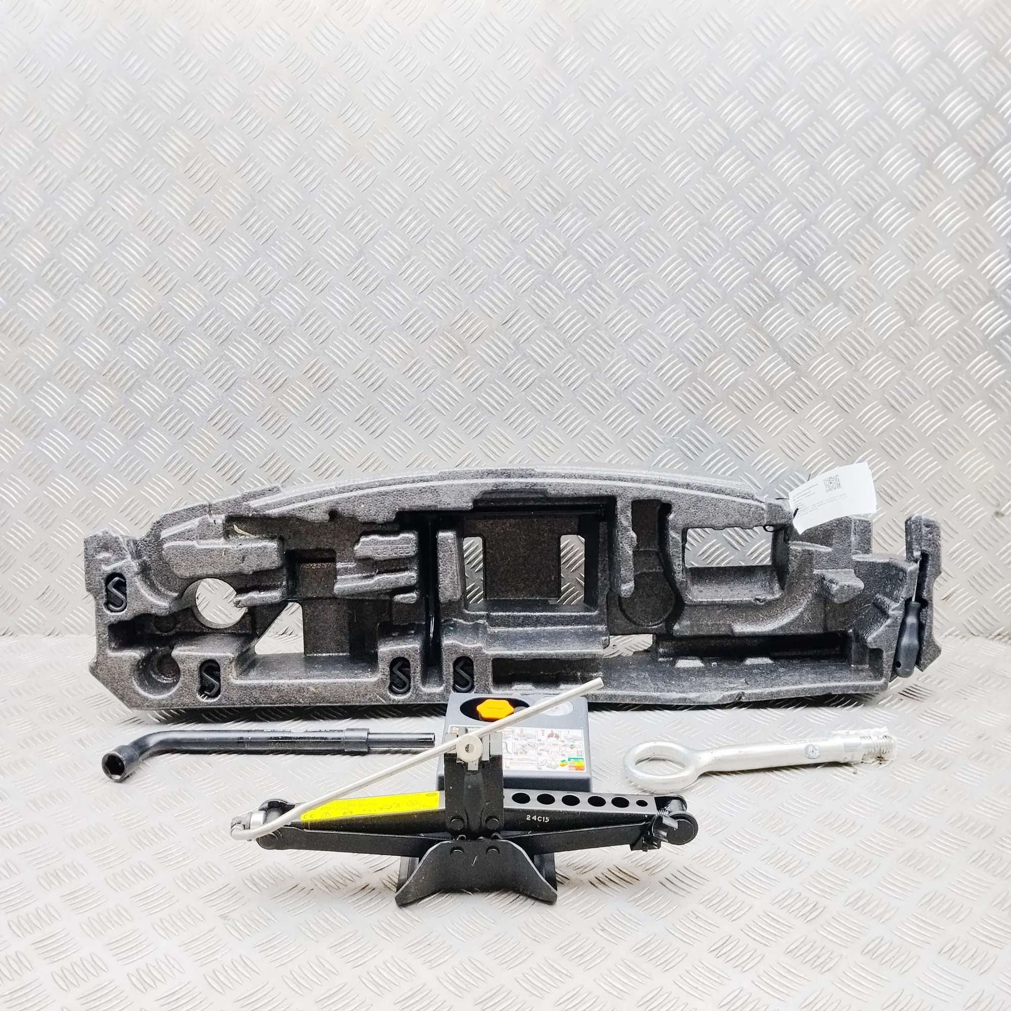 Land Rover Discovery Sport Tool Kit Tool Kit — LAND ROVER DISCOVERY SPORT (L550) (2...