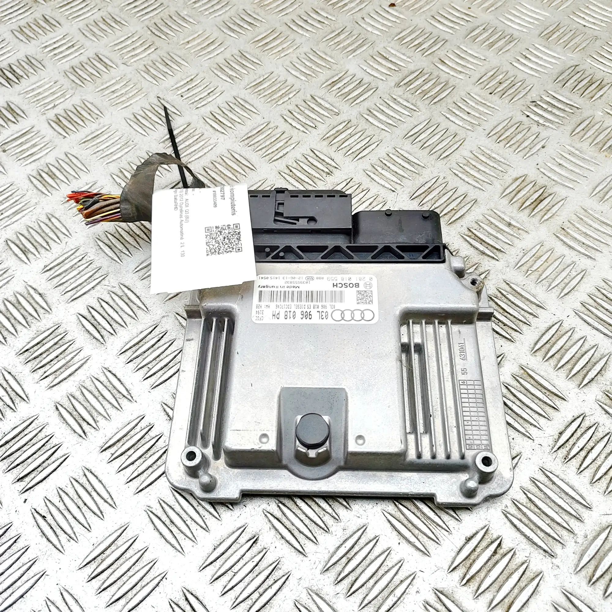 Audi Q3 (8U) Engine Control Unit Engine Control Unit — AUDI Q3 (8U) (2011-2018) ...